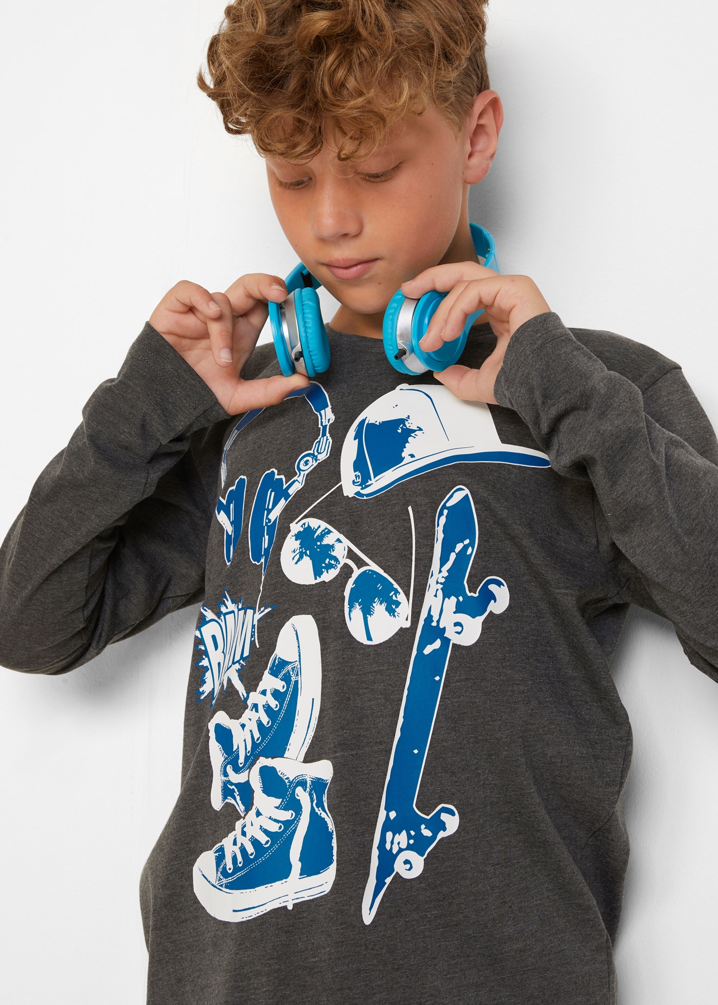 bonprix Langarmshirt Packung, 2 tlg. bequeme Passform, mit großflächigem Print, für Schule und Freizeit