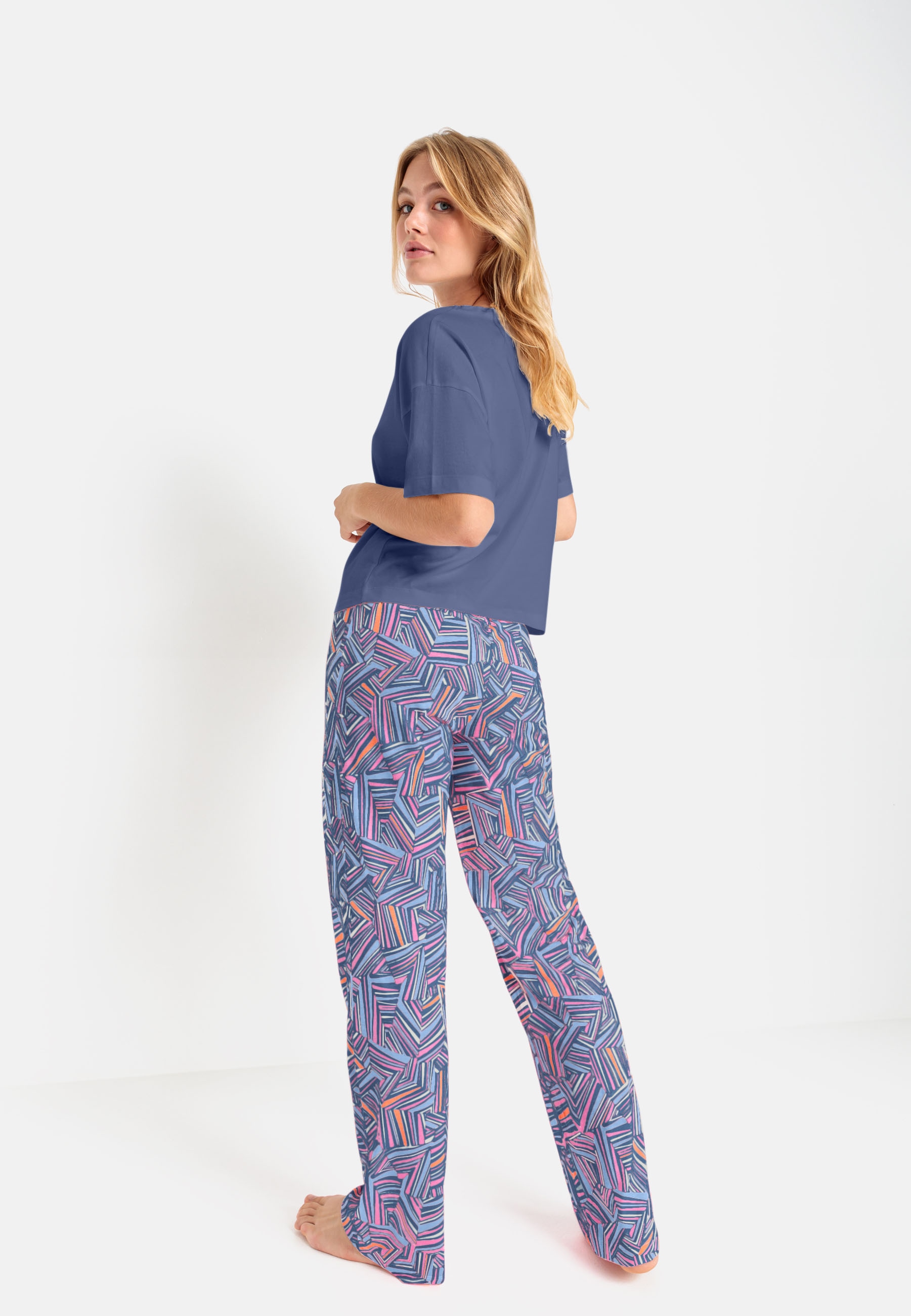 LSCN by LASCANA Pyjama, (2 tlg.), mit schönem Allover-Druck