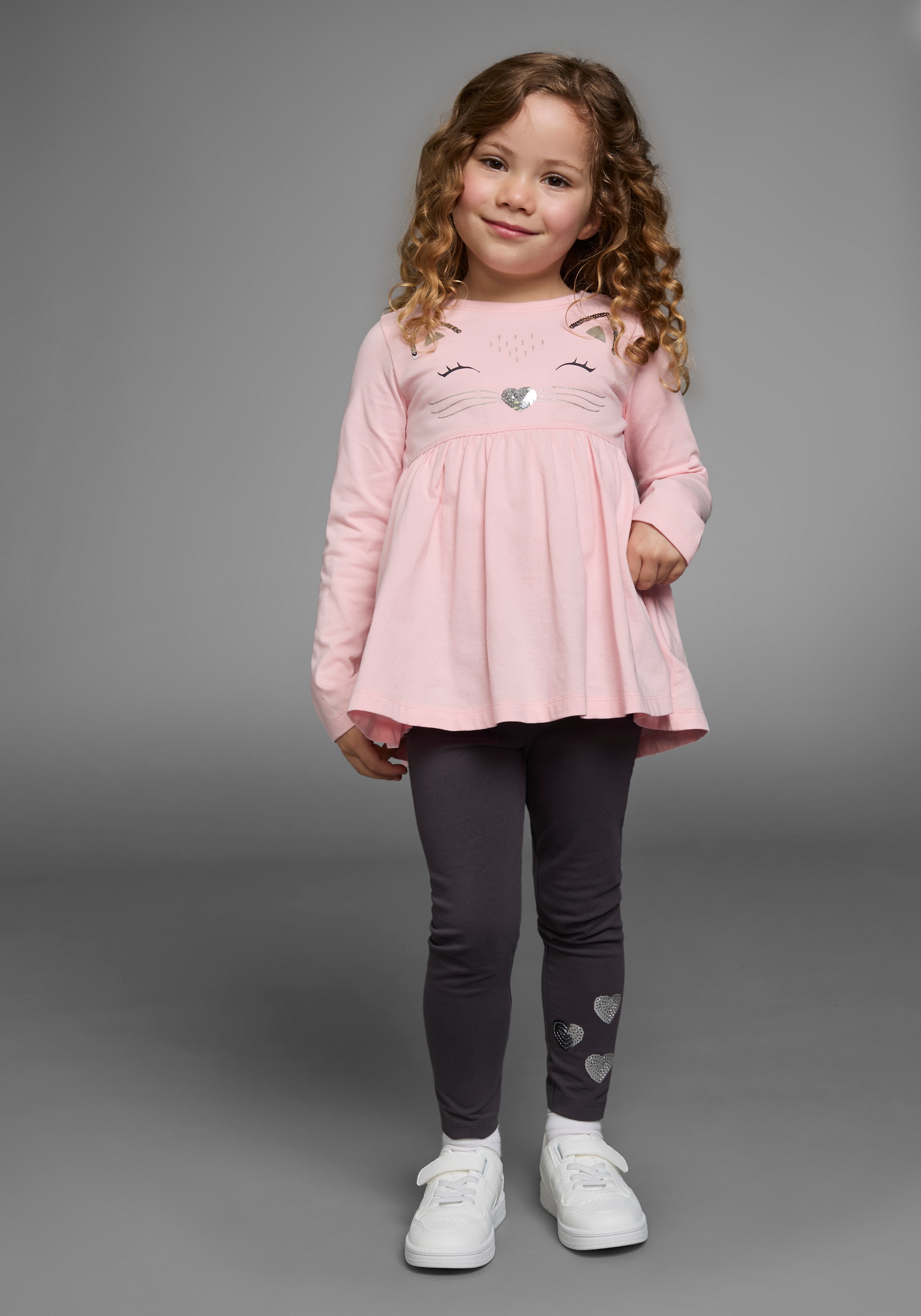 KIDSWORLD Langarmshirt & Leggings »2tlg. Set Shirt + Leggings mit schöner Paillettenapplikation«, Süßes Outfit für kleine Mädchen