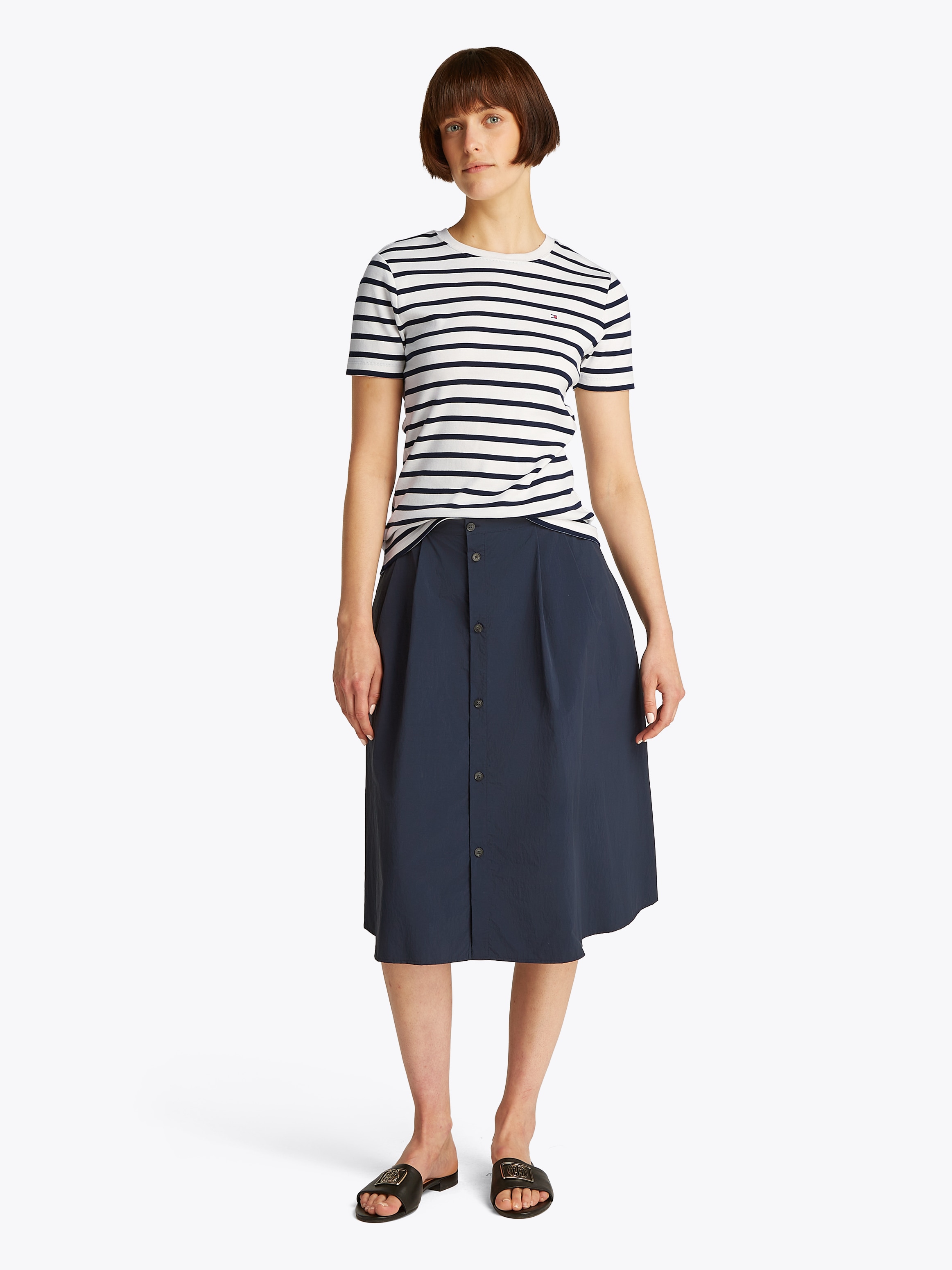 Tommy Hilfiger T-Shirt »SLIM CODY C-NK SS«, mit Logostickerei