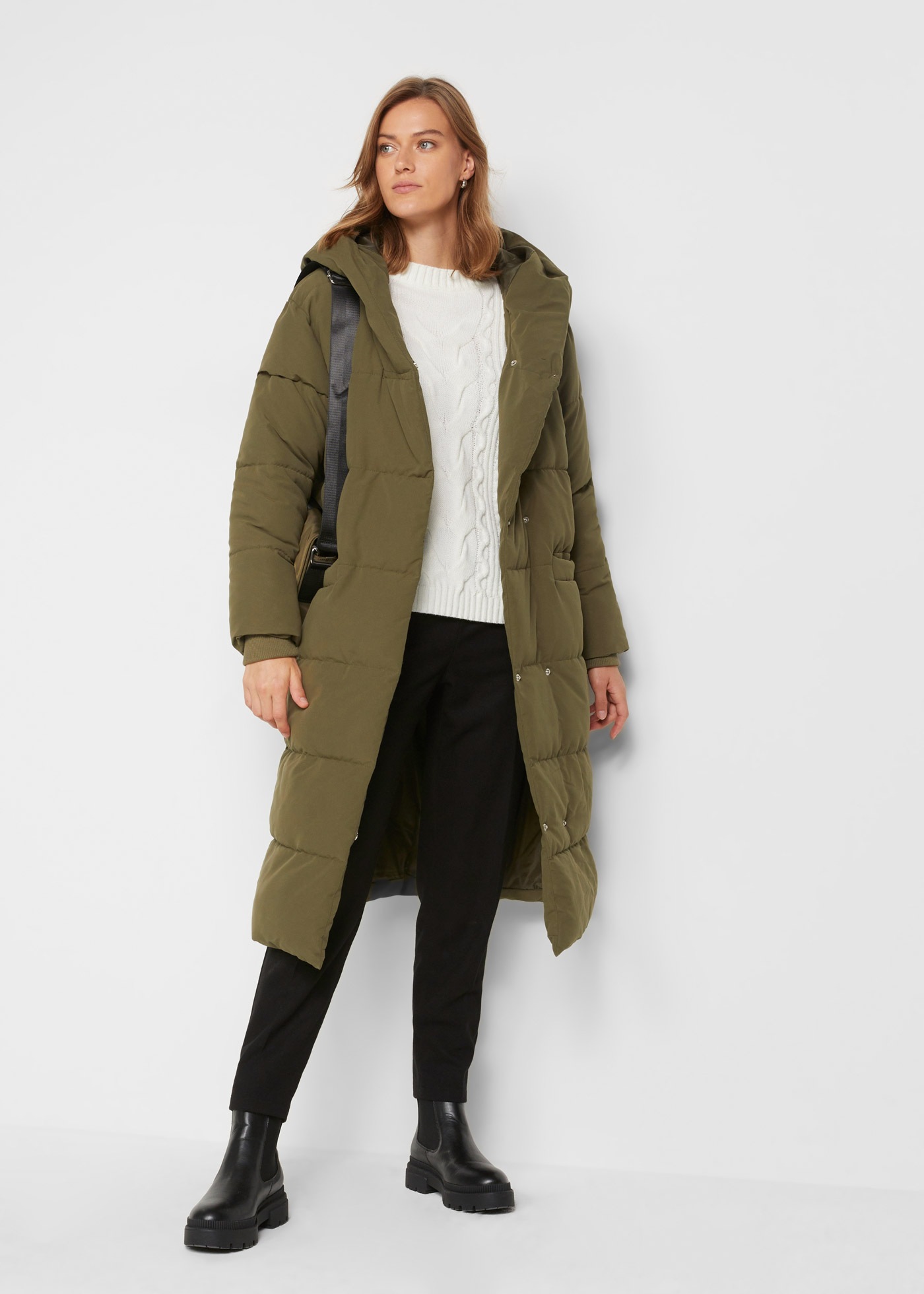 bonprix Steppmantel mit dicker Wattierung, mit Kapuze, Oversize-Passform