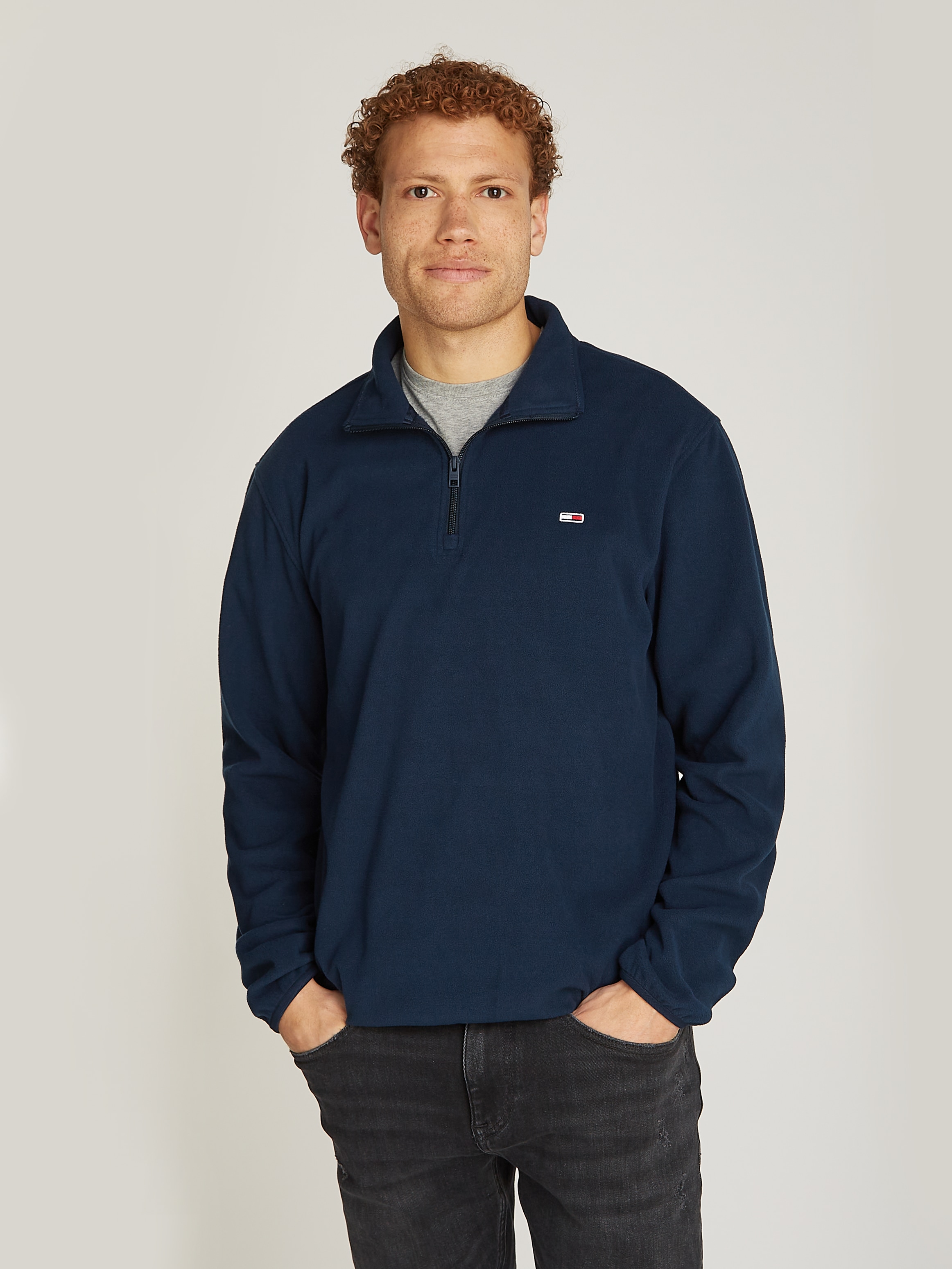 Tommy Jeans Fleecepullover »TJM REG S FLAG POLAR 1/4 ZIP«, mit Stehkragen