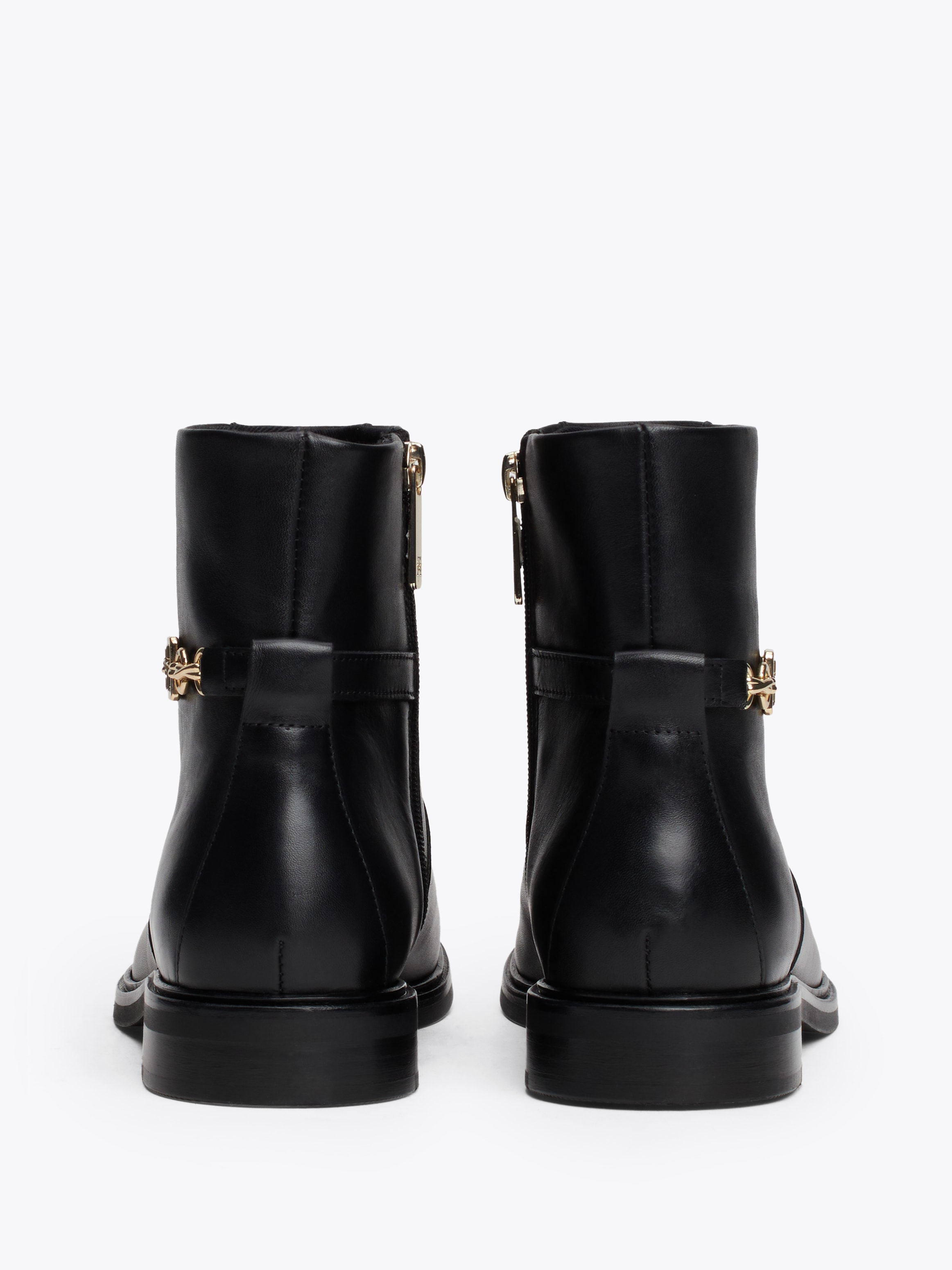 Tommy Hilfiger Stiefelette »TH CHAIN LEATHER LOW BOOTIE«, Blockabsatz, Businesschuh, Ankleboots mit goldfarbener Zierkette