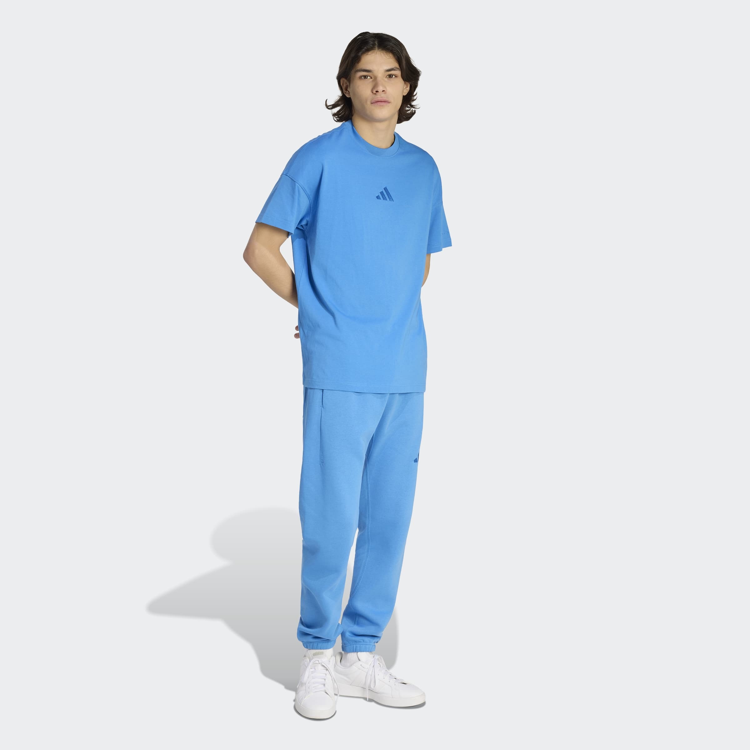 adidas Sportswear »M A SZN T« mit sportlichem Stil, Kurzarmdesign, ohne Verschluss, aus Baumwolle