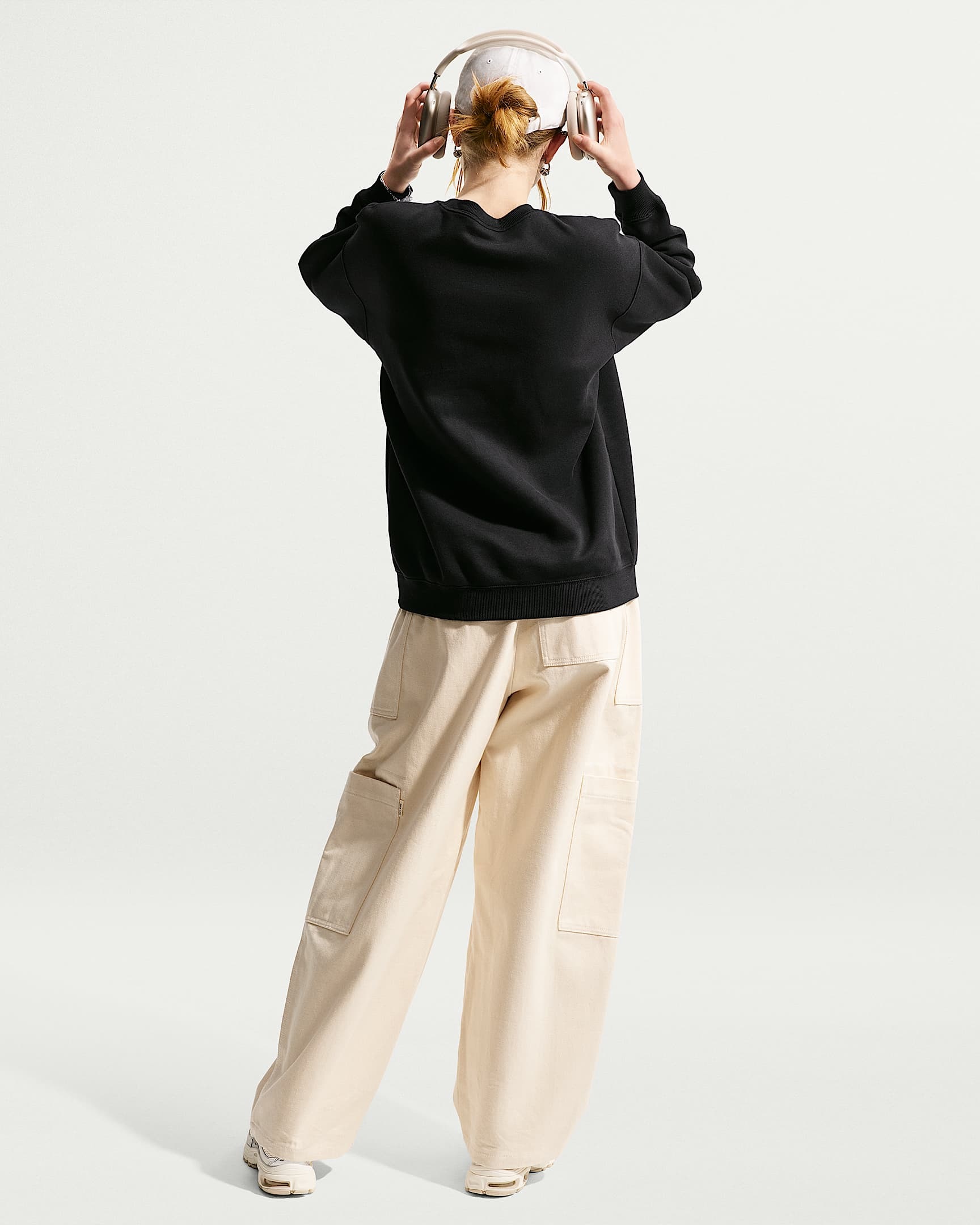 Nike Sportswear Sweatshirt »G NSW STDIO FLC OVRSZD CRW AOP«, mit Rundhalsausschnitt, aus angerauter Sweatware
