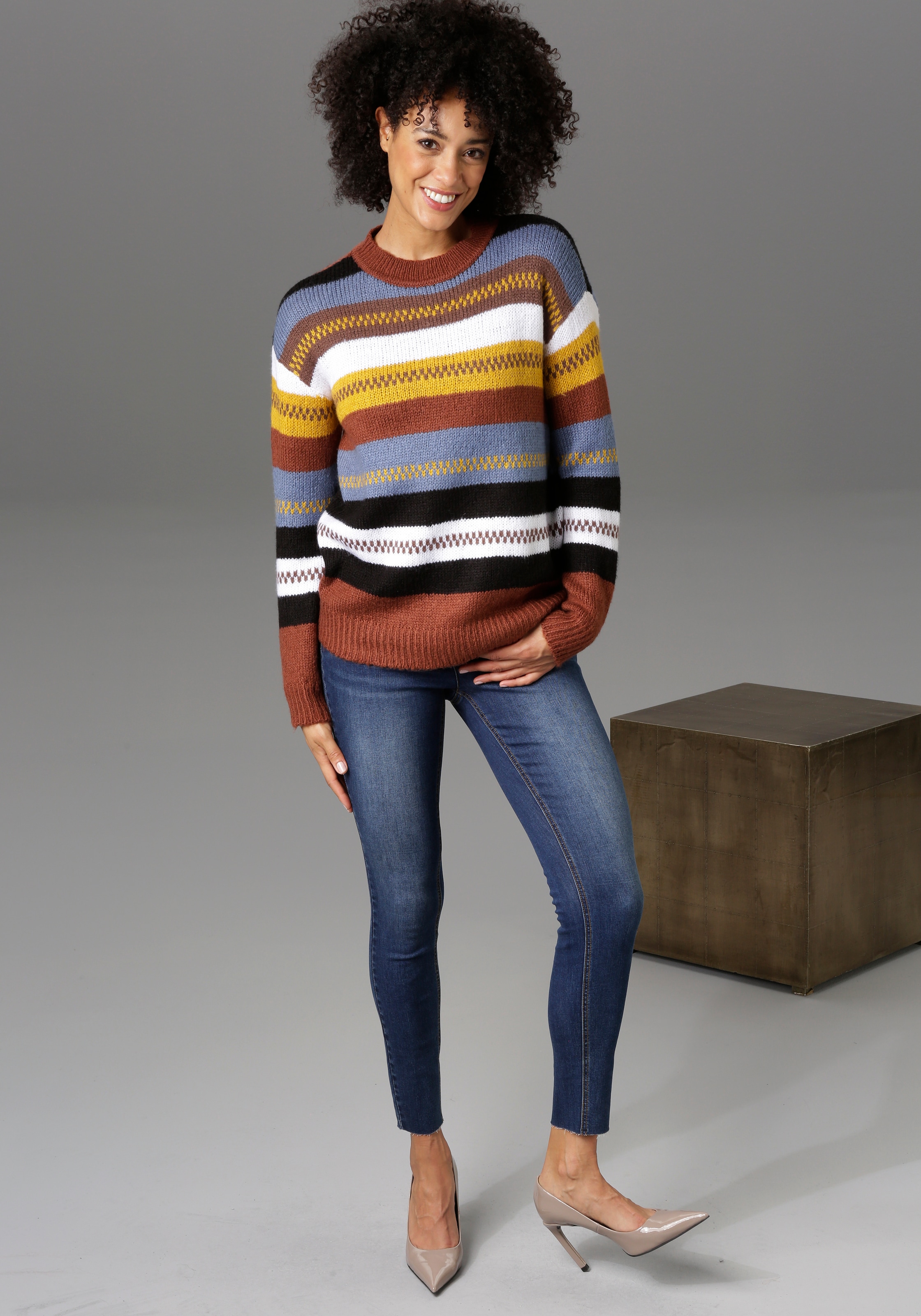 Aniston CASUAL Skinny-fit-Jeans regular waist - mit ausgefransten Beinabschluss