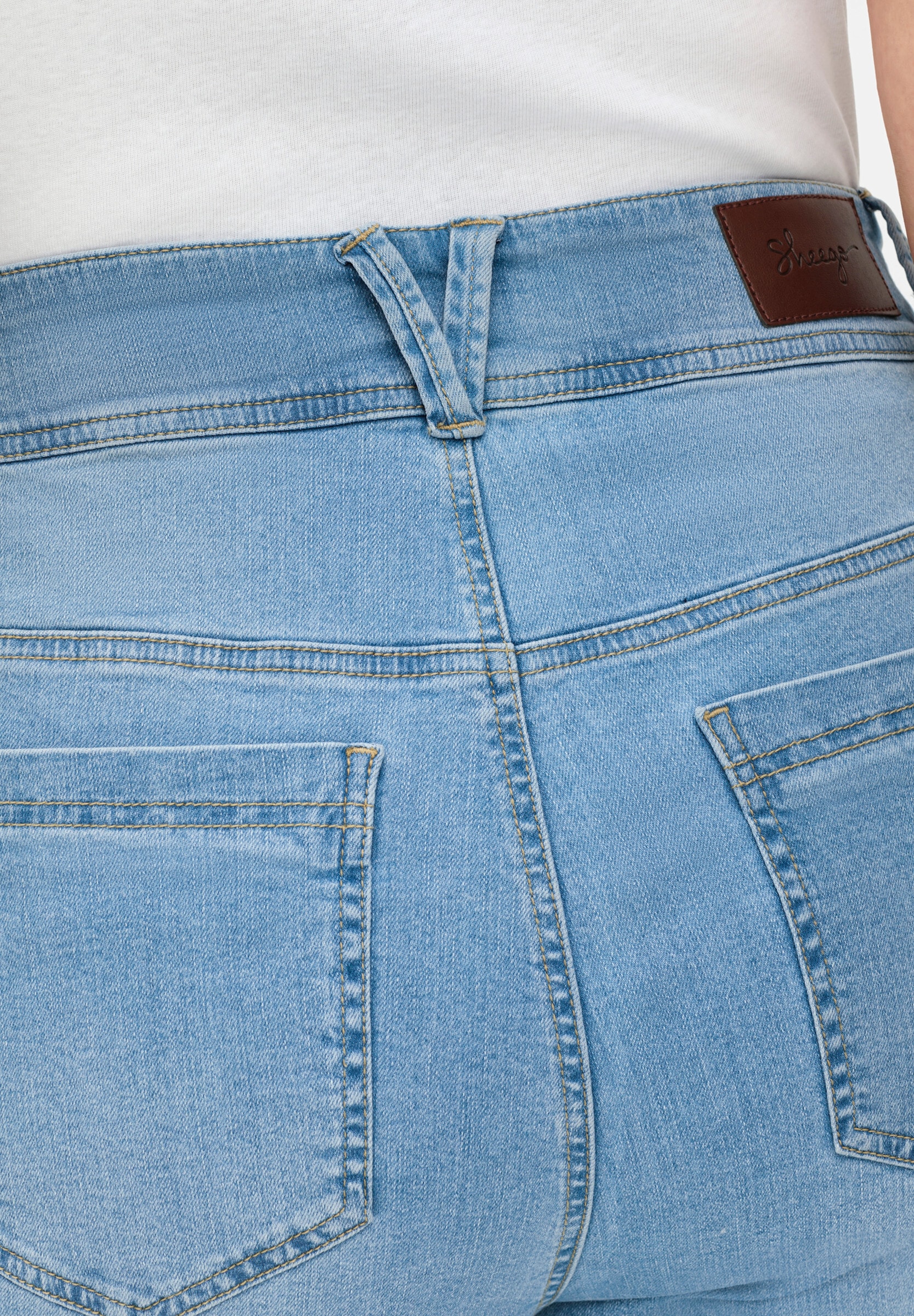Sheego Bootcut-Jeans »Bootcut-Jeans Bootcut-Jeans mit High-Waist-Bund« im Curvy-Schnitt MANUELA