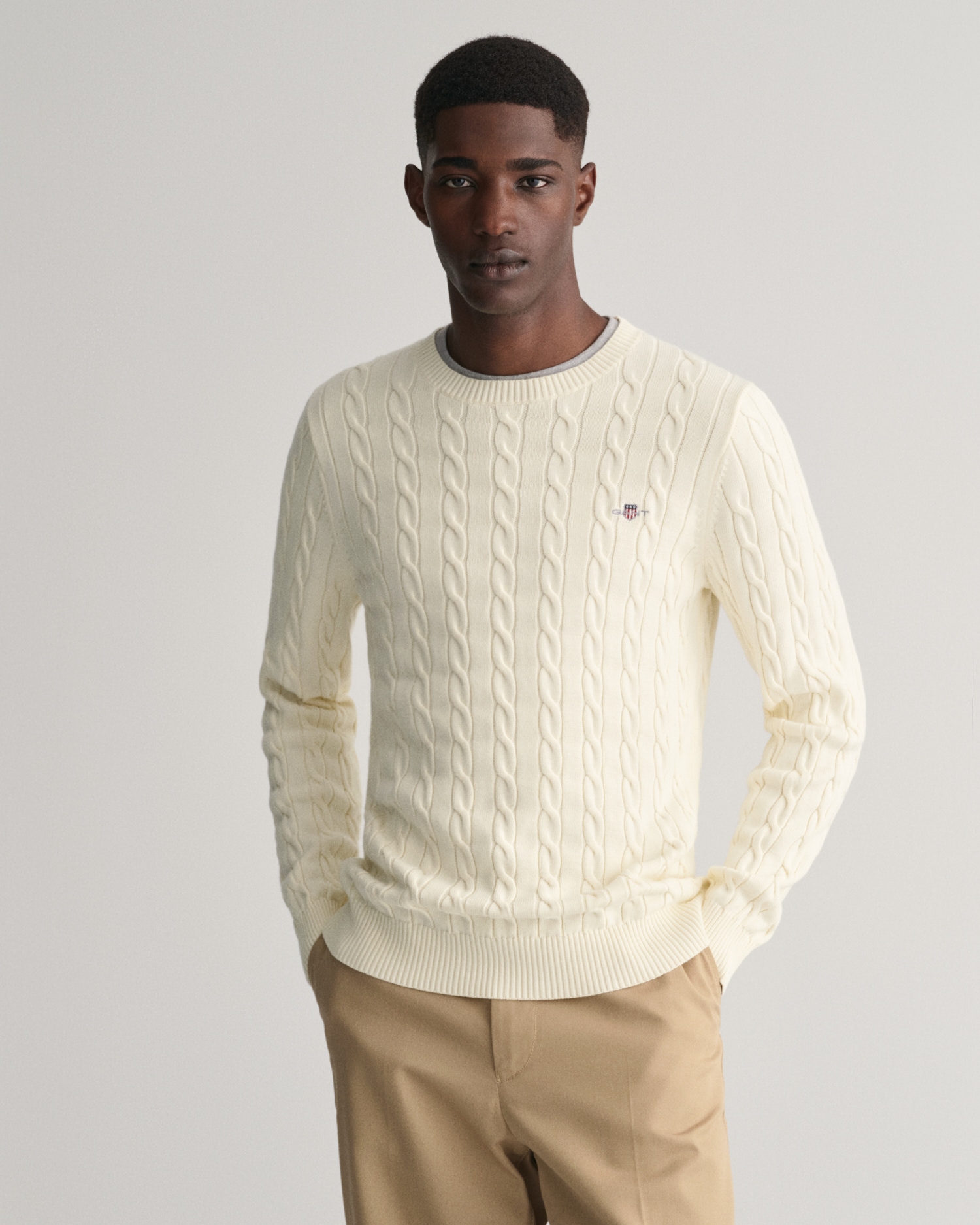 Gant Strickpullover »COTTON CABLE C-NECK«, mit Wappen-Logostickerei auf der Brust