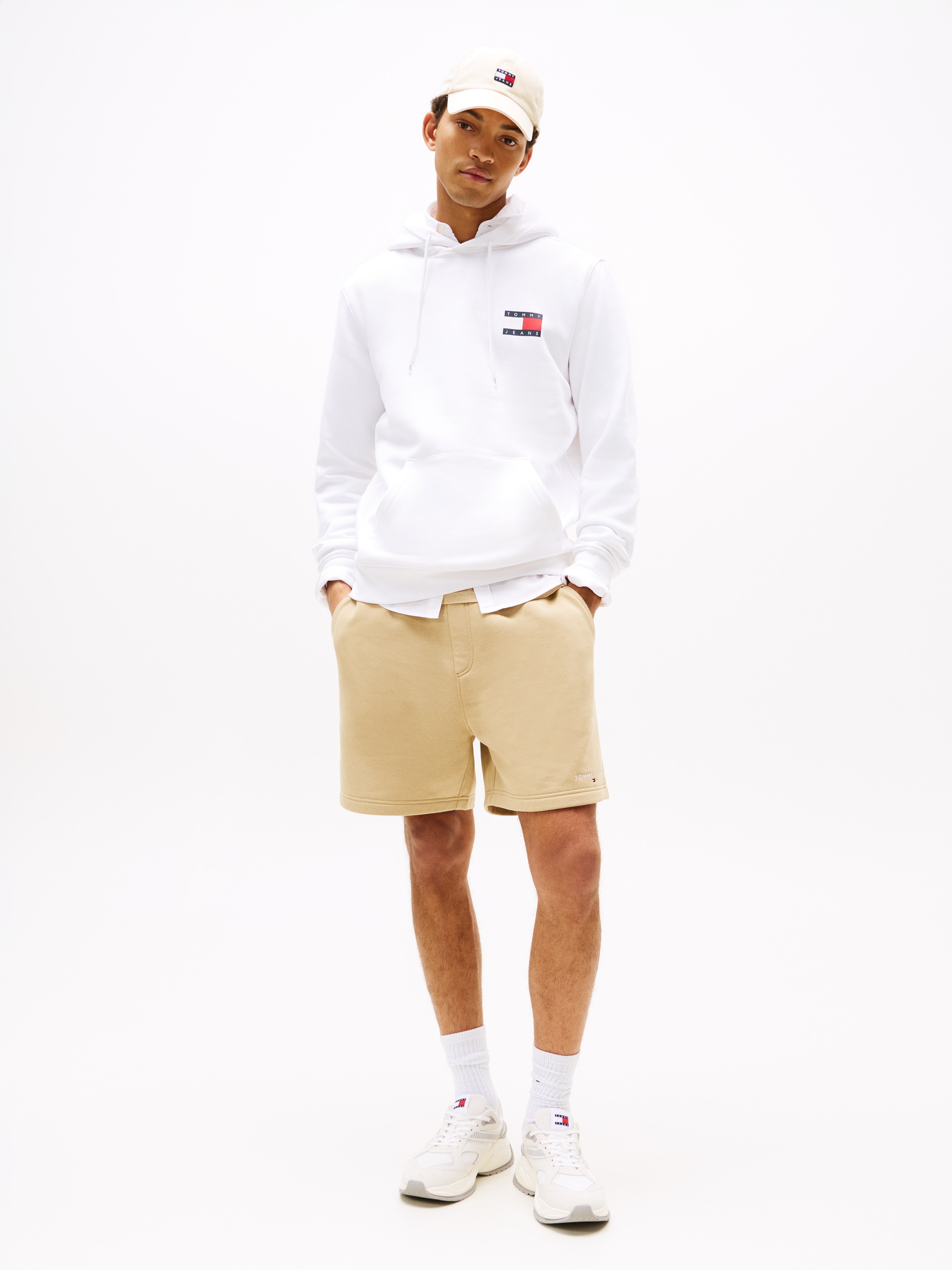 Tommy Jeans Sweatshirt »TJM REG ESSENTIAL FLAG HOOD EXT«, mit bedruckten Markenlogo auf Brusthöhe
