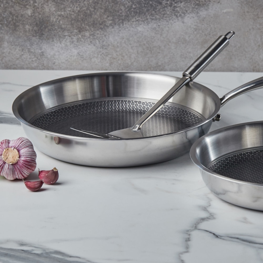 RESTO Kitchenware Bratpfanne »Achird Pfanne aus Tri-Ply (Edelstahl + Aluminium + Edelstahl) ofenfest«, Edelstahl 18/10, (1 tlg.), Die 3-schichtige Basis ermöglicht eine Energieeinsparung von 25%