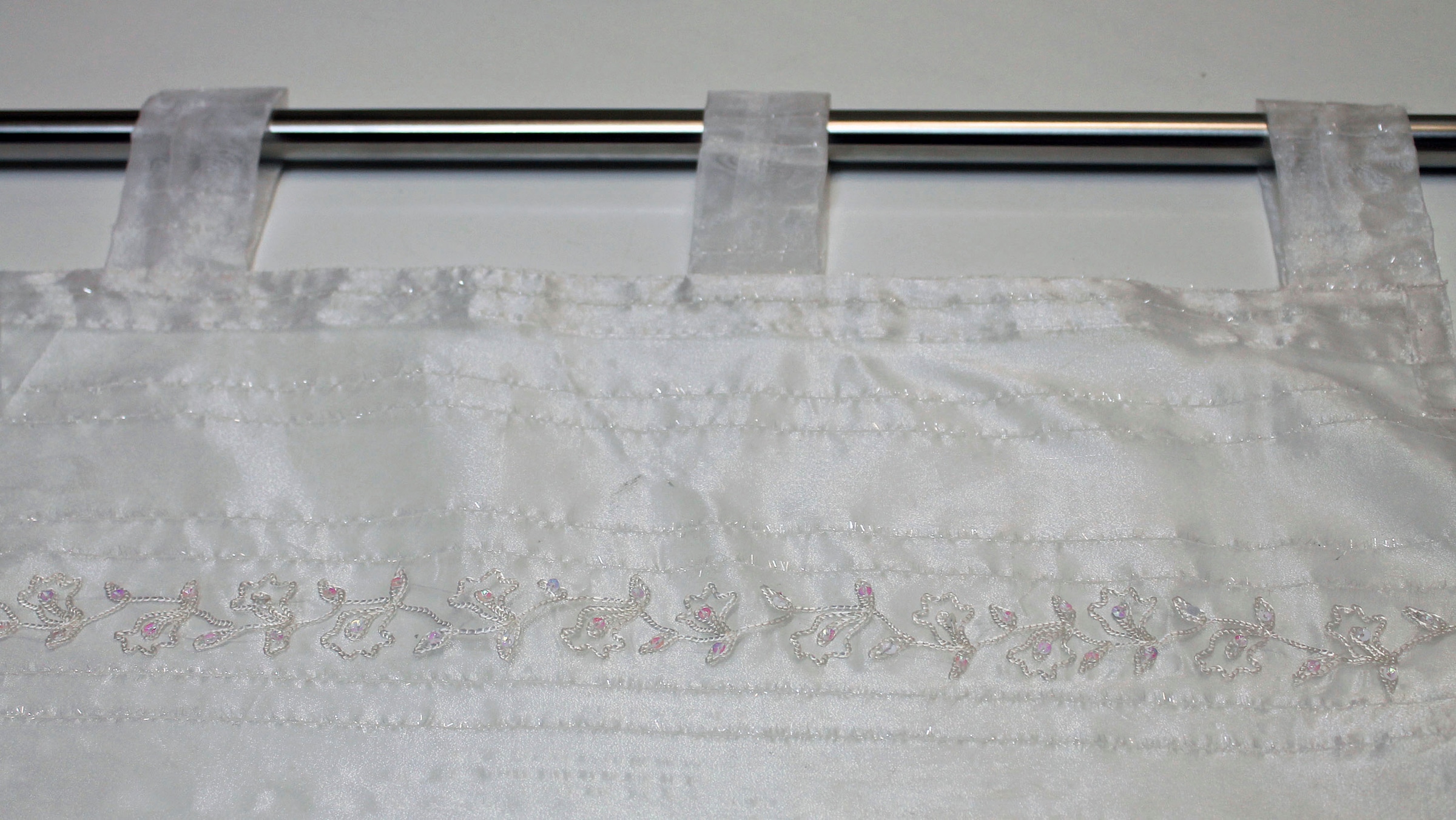 HOSSNER - ART OF HOME DECO Gardine »Hallwylersee«, (1 St.), Schlaufenschal im besonderen Design
