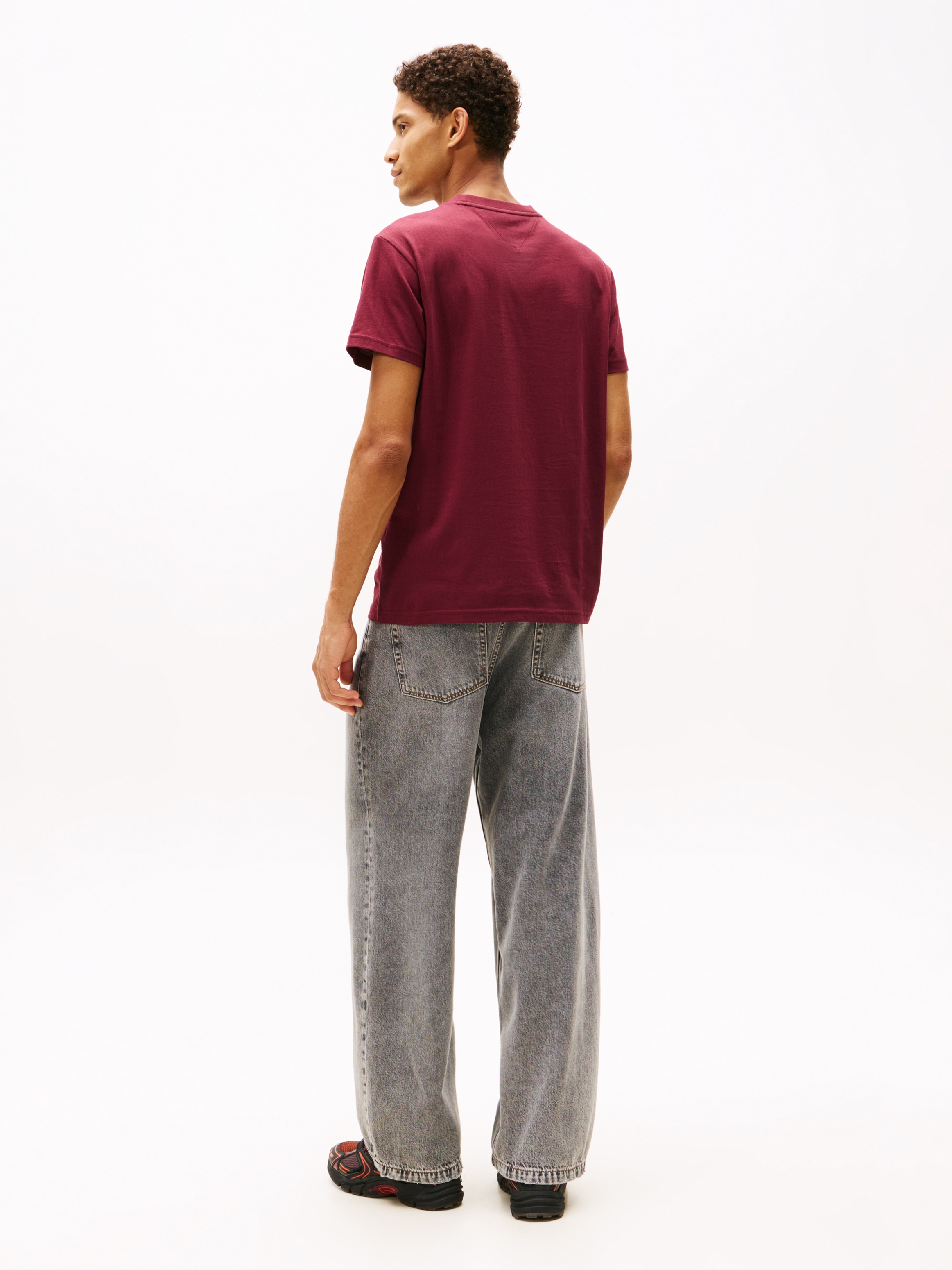 Tommy Jeans T-Shirt »FONT PLAY TEE«, Slim fit mit Rundhalsausschnitt