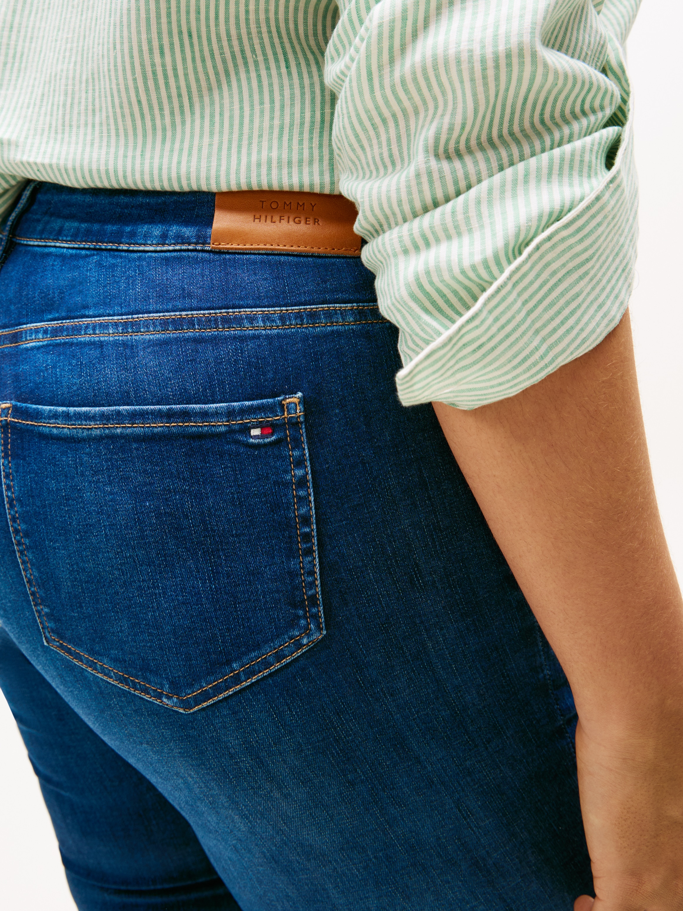 Tommy Hilfiger Curve Skinny-fit-Jeans »CRV HARLEM SKINNY RW NEW DOREEN«, in Großen Größen, Tommy Jeans Logo-Badge, stoned wash Optik