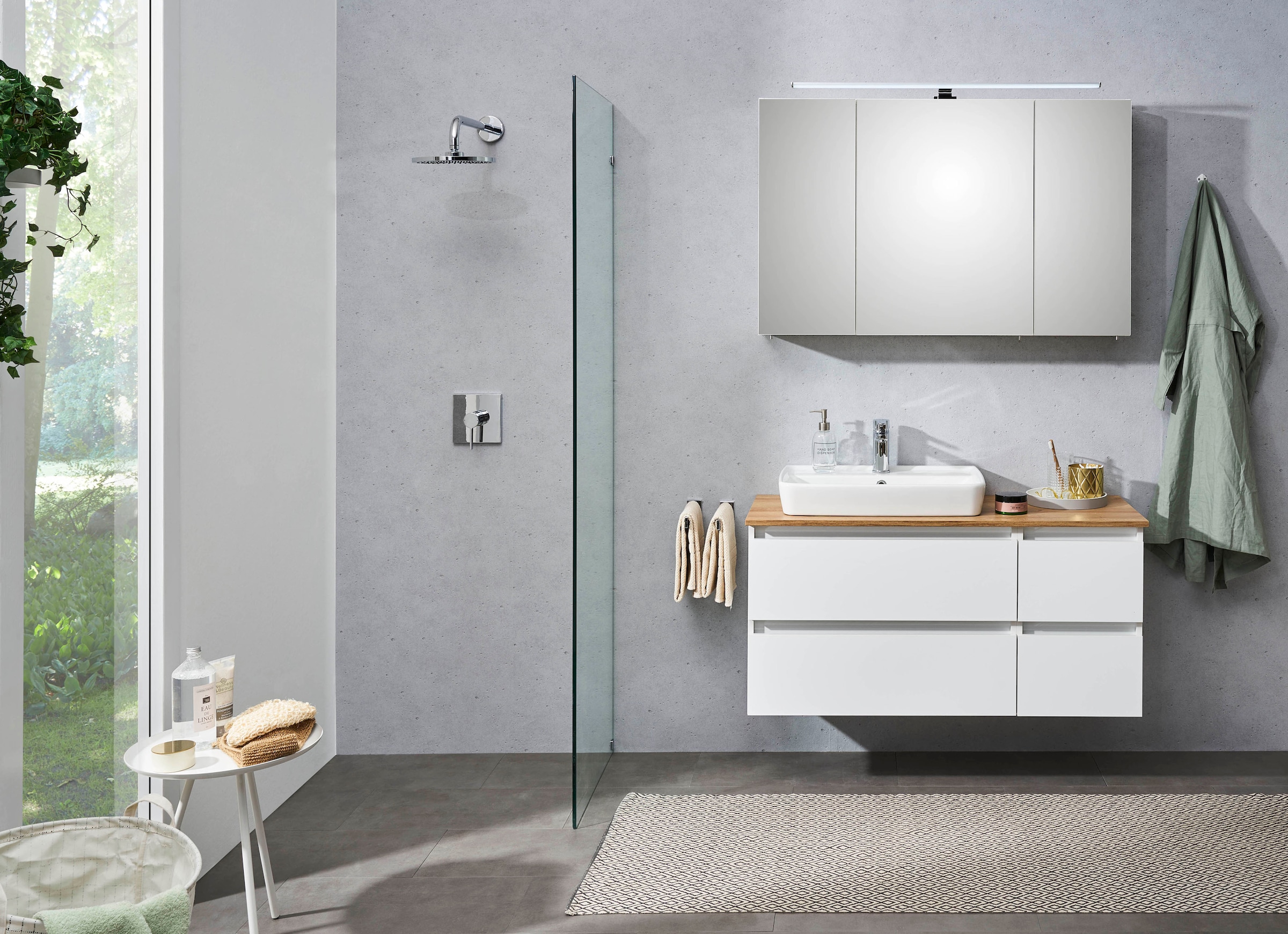 Saphir Spiegelschrank »Quickset 360 Badschrank, 3 Spiegeltüren, 6 Einlegeböden, 110 cm breit«, inkl. LED-Beleuchtung, Türdämpfer, Schalter-/Steckdosenkombination