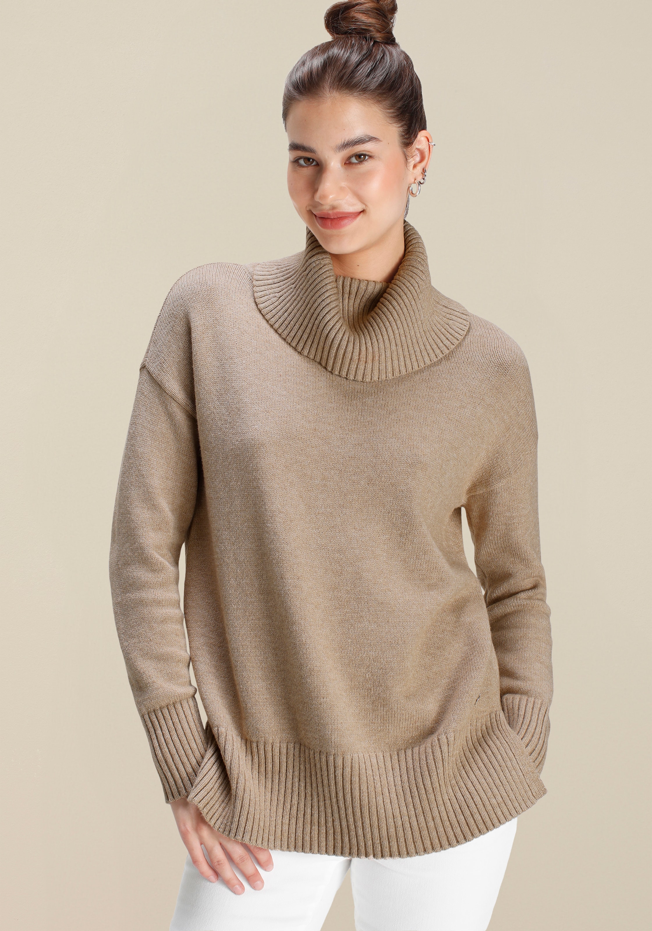 Tamaris Rollkragenpullover in lässiger Form mit seitlichen Schlitzen