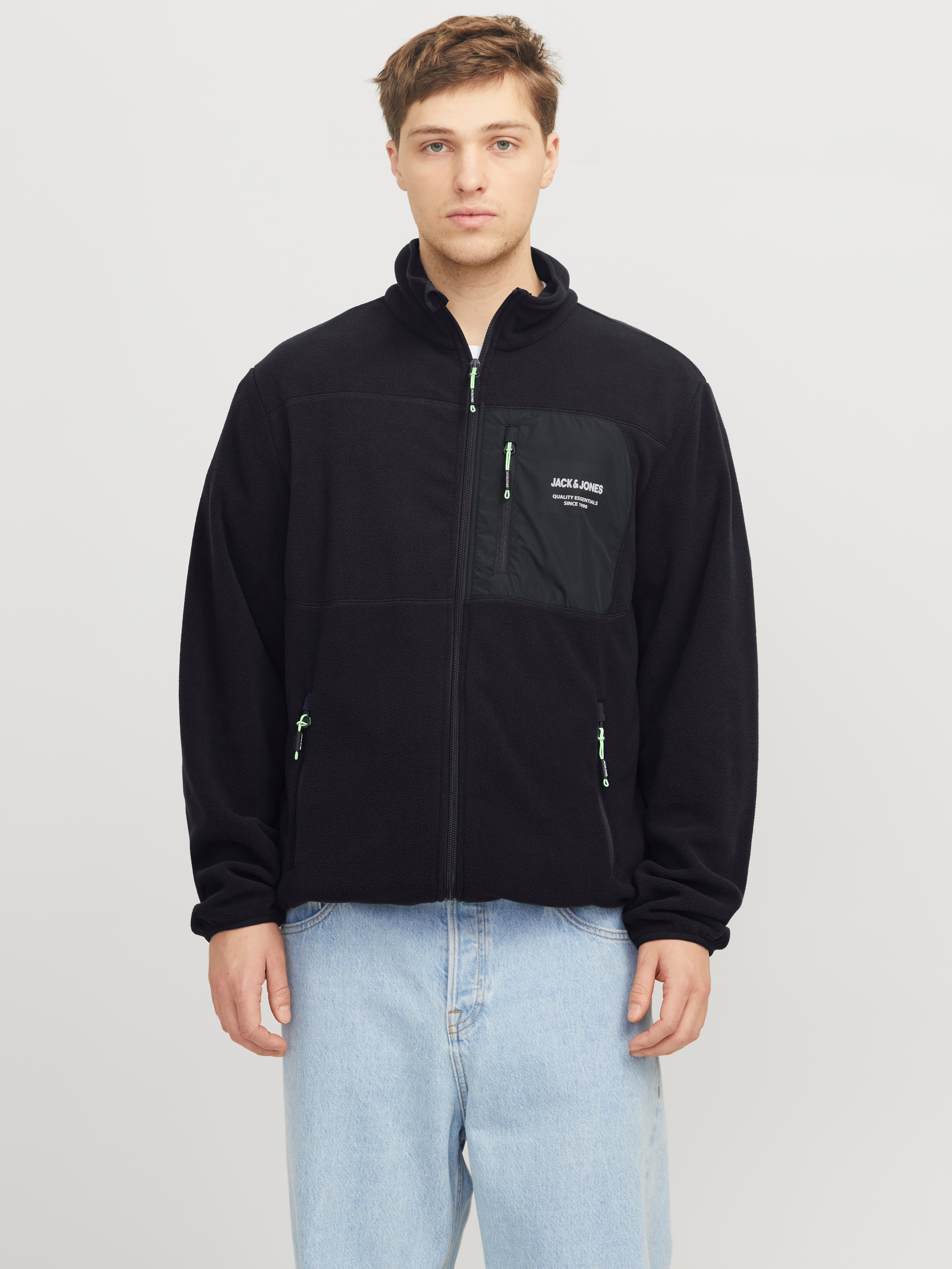 Jack & Jones Herren Outdoorjacke »JJTHEO – Fleecejacke mit Stehkragen und Logoprint« Print in schwarz, Größe XS