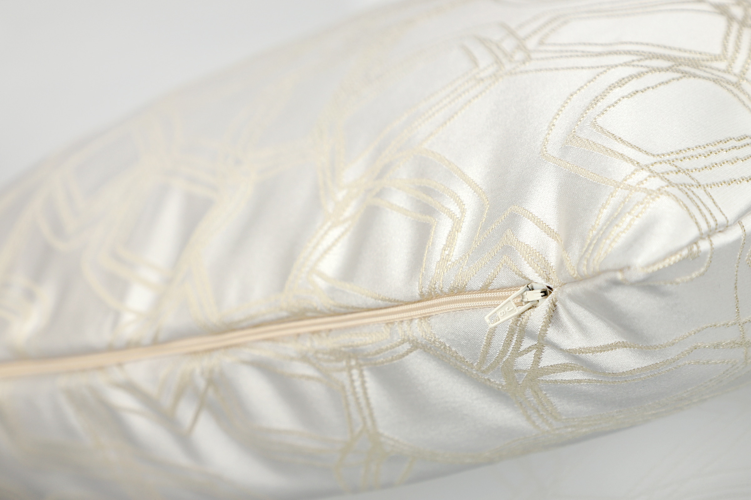 SCHÖNER WOHNEN-Kollektion Dekokissen »Turn« mit seidigem Charakter