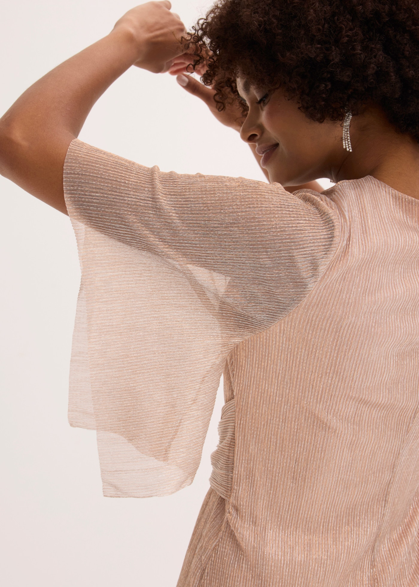 bonprix Midikleid Oversize-Passform, Kurzarm-Design, mit metallisierten Fasern