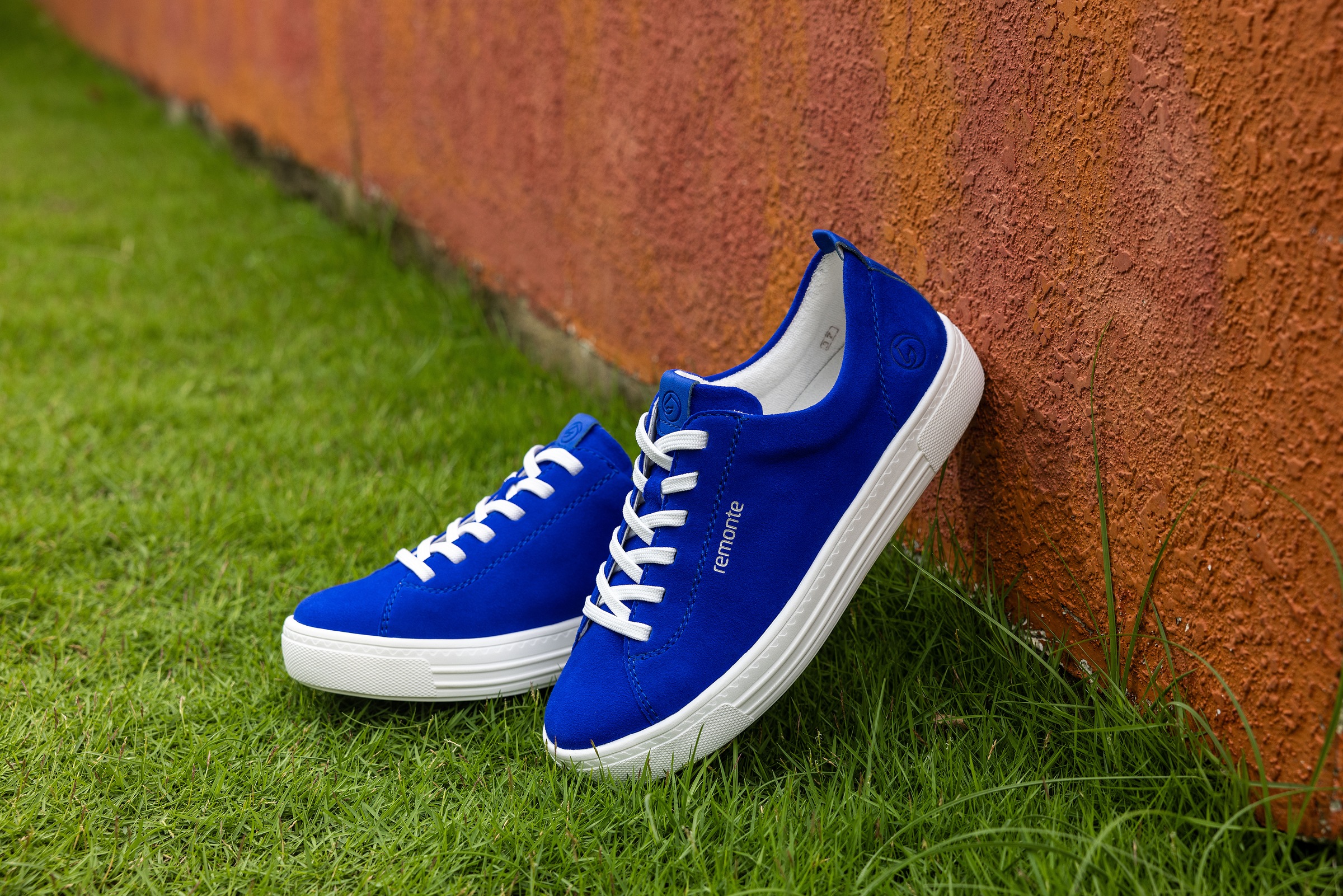 Remonte Slip-On Sneaker, Plateau Sneaker, Slipper, Freizeitschuh mit praktischem Wechselfußbett