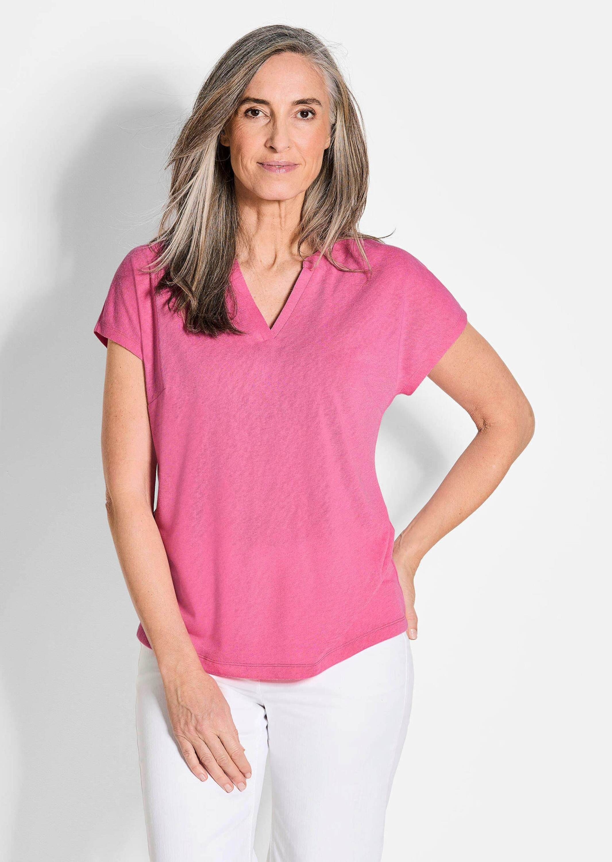 GOLDNER Kurzarmshirt »Luftiges Basicshirt mit V-Ausschnitt« Flammen-Optik