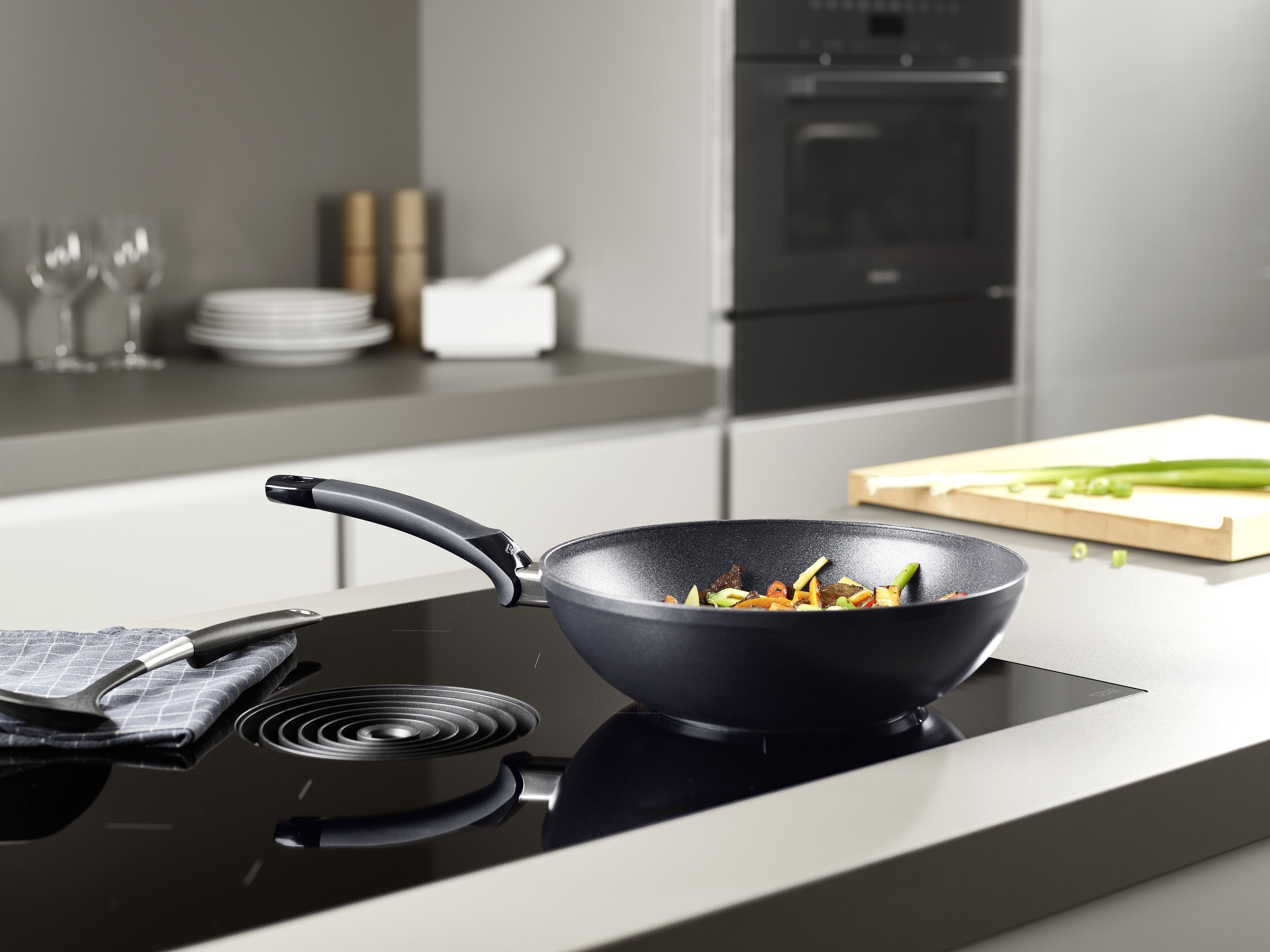 Fissler Wok »Adamant®« Aluminium 1 Stk. tlg. kratzfest, Made in Germany