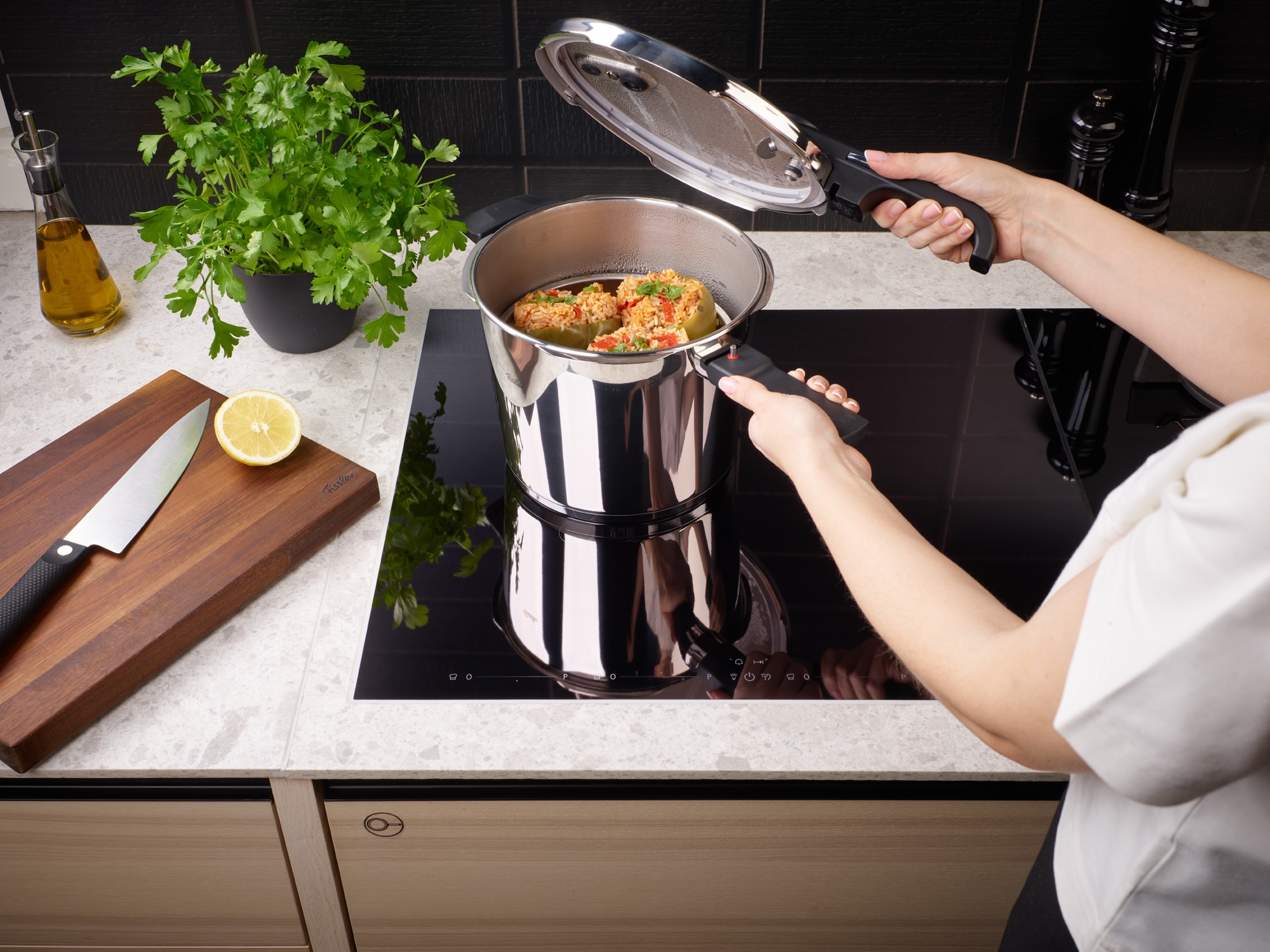 Fissler Schnellkochtopf »Vitaquick® Edition« Set, je 1 Topf 4,5 + 2,5 Liter, 1 Deckel, 1 Zusatz-Glasdeckel + Zubehör, 6 Stk. tlg. Edelstahl 18/10