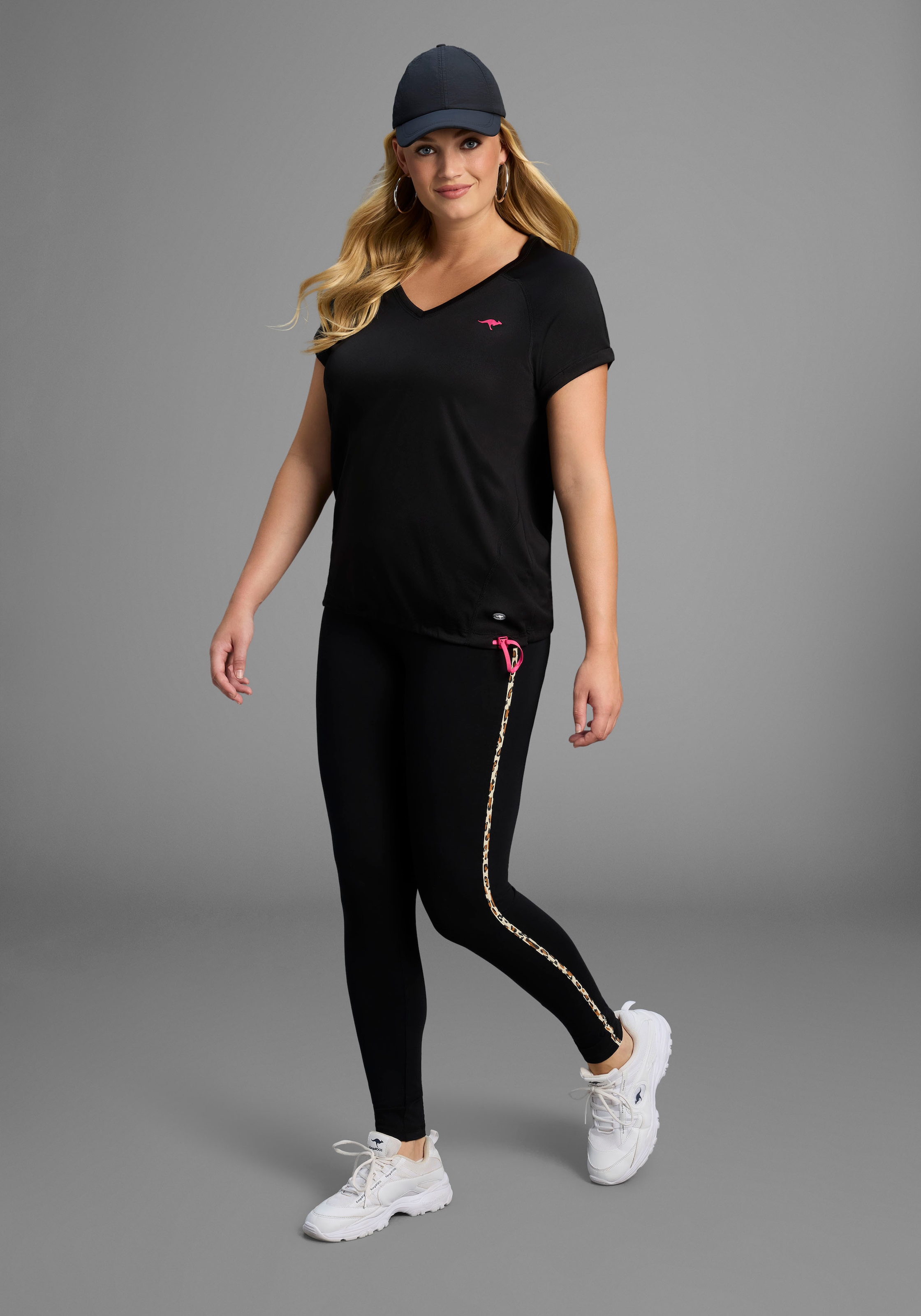 KangaROOS Funktionsshirt Kurzarm,  figurumspielend,  mit V-Ausschnitt, große Größen