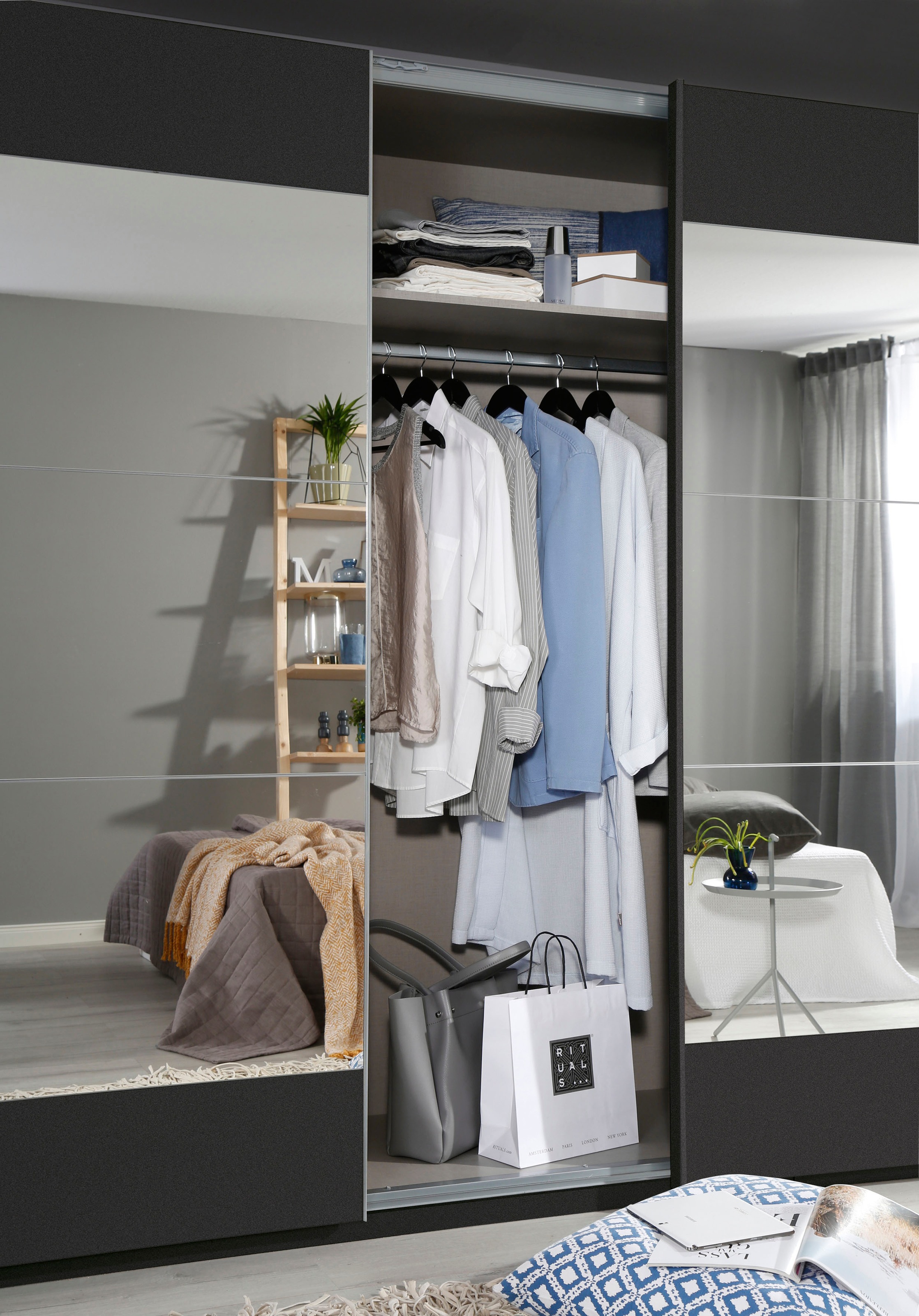 rauch Schwebetürenschrank »Kleiderschrank Schrank Garderobe Wäscheschrank Ankleide MALIBU« in 5 Breiten, Höhe 210 cm,  mit großflächigen Türen, großzügiger Stauraum MADE IN GERMANY