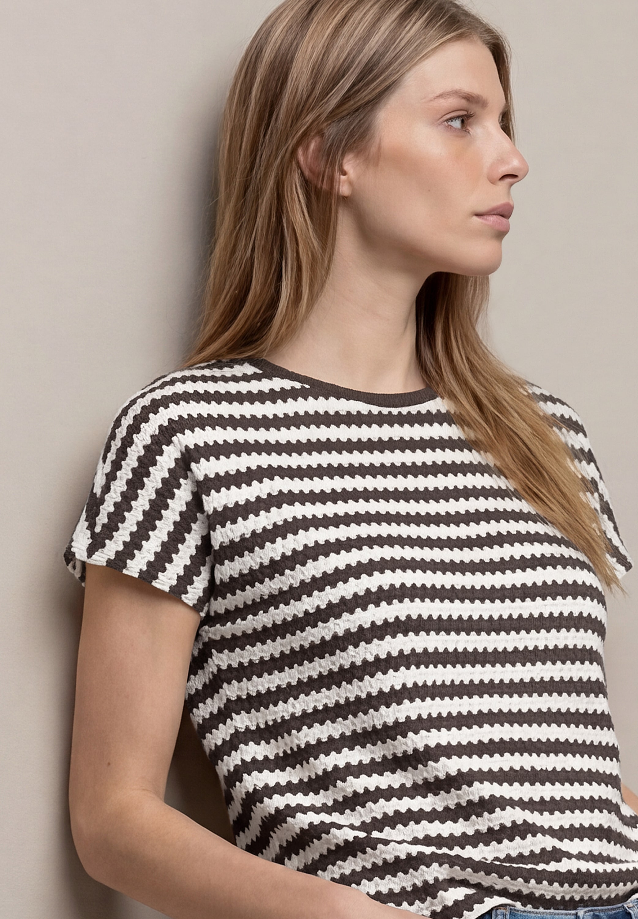 STREET ONE Rundhalsshirt »Style Cris« Sommershirt mit Streifen und im Strick-Look