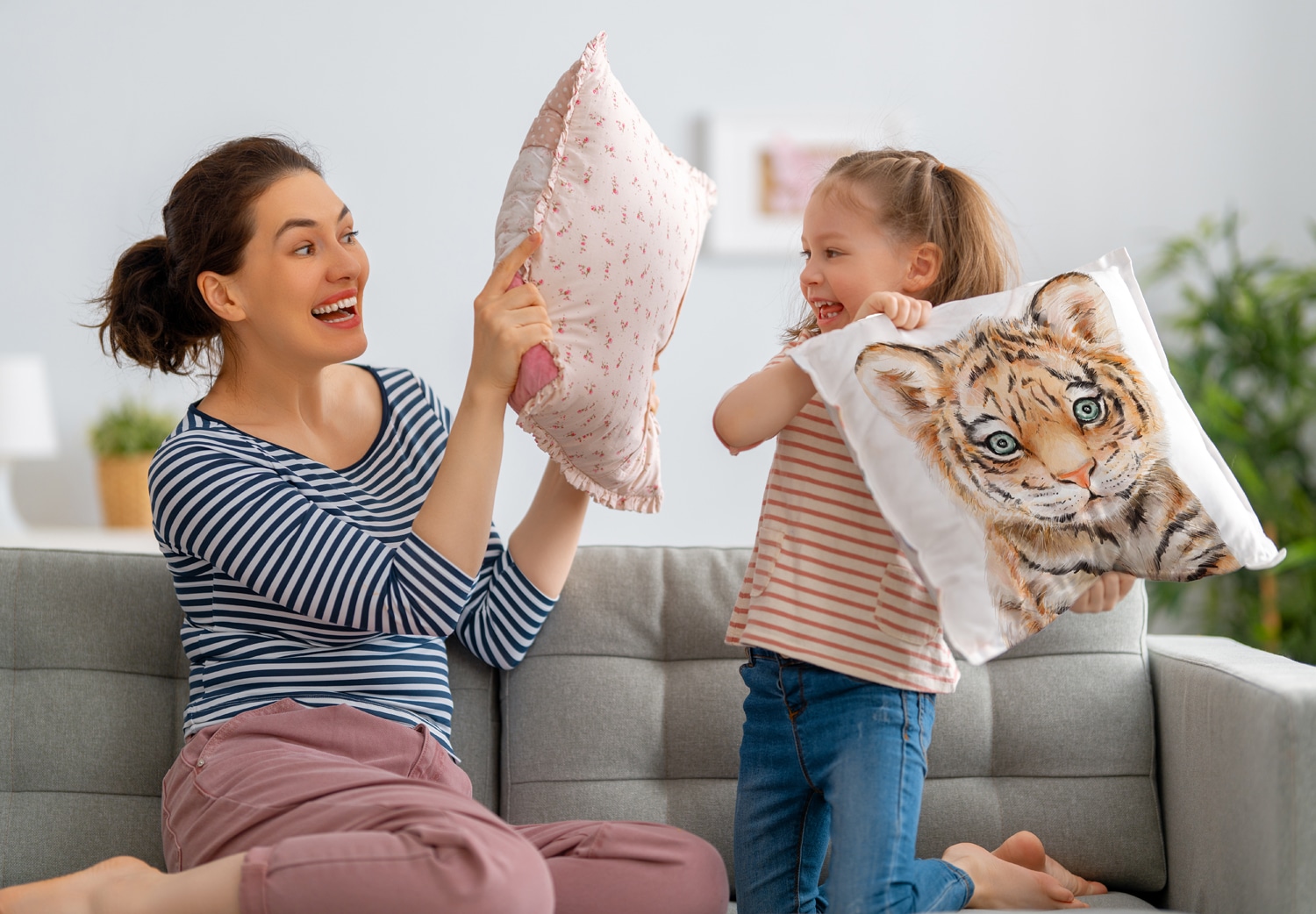 queence Dekokissen »Tigerbaby«, Kissenhülle mit HD Premium Druck, geruchsneutral, 40x40cm