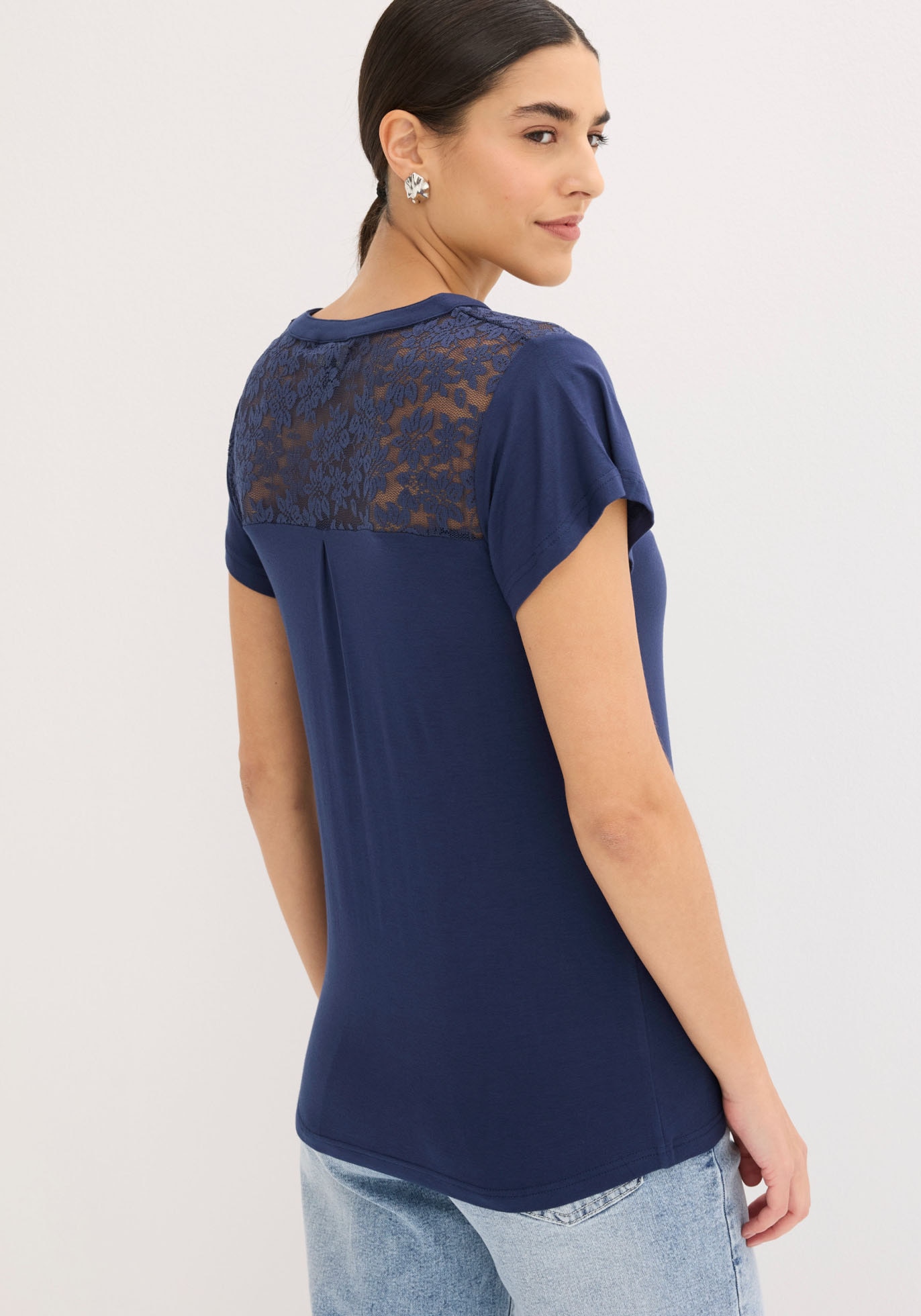 bonprix Henleyshirt »Henleyshirt aus Viskose-Mix« figurumschmeichelnde Passform, Kurzarm, aus Viskose-Mix mit Elasthan