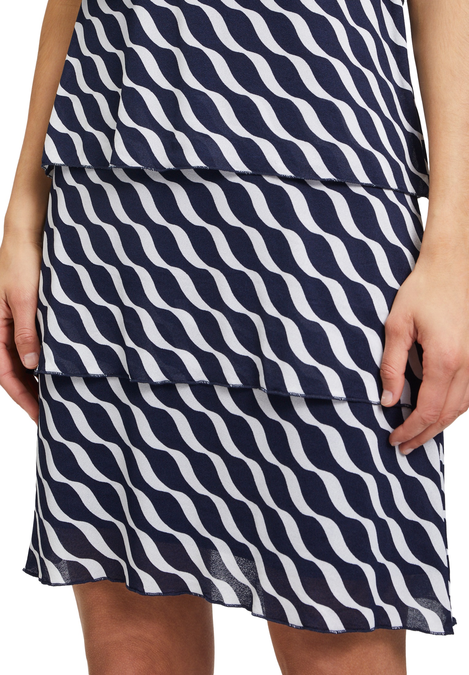 Betty Barclay Midikleid »Stufenkleid mit Flügelärmeln«