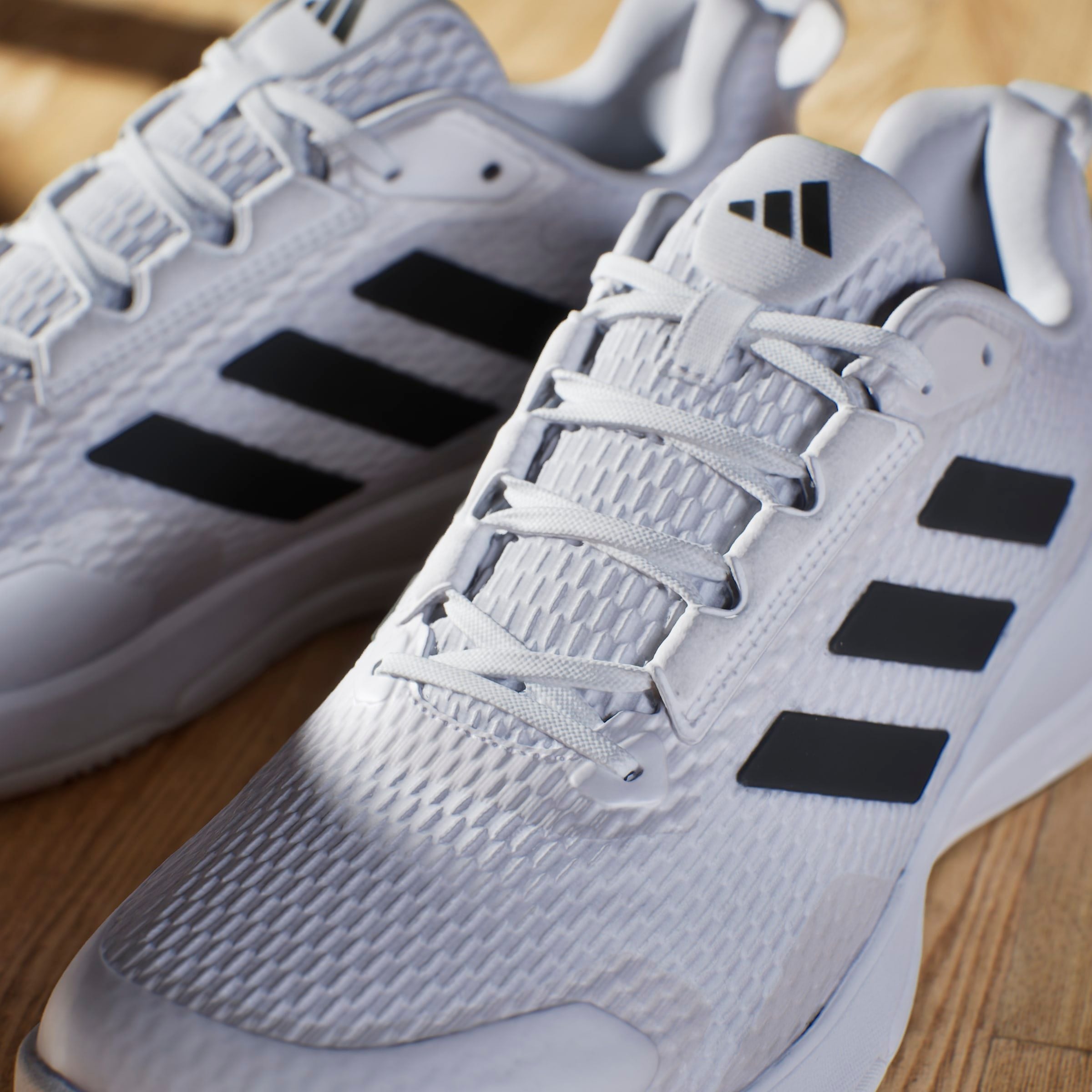 adidas Performance Hallenschuh, besonders geeignet für Handball und Volleyball