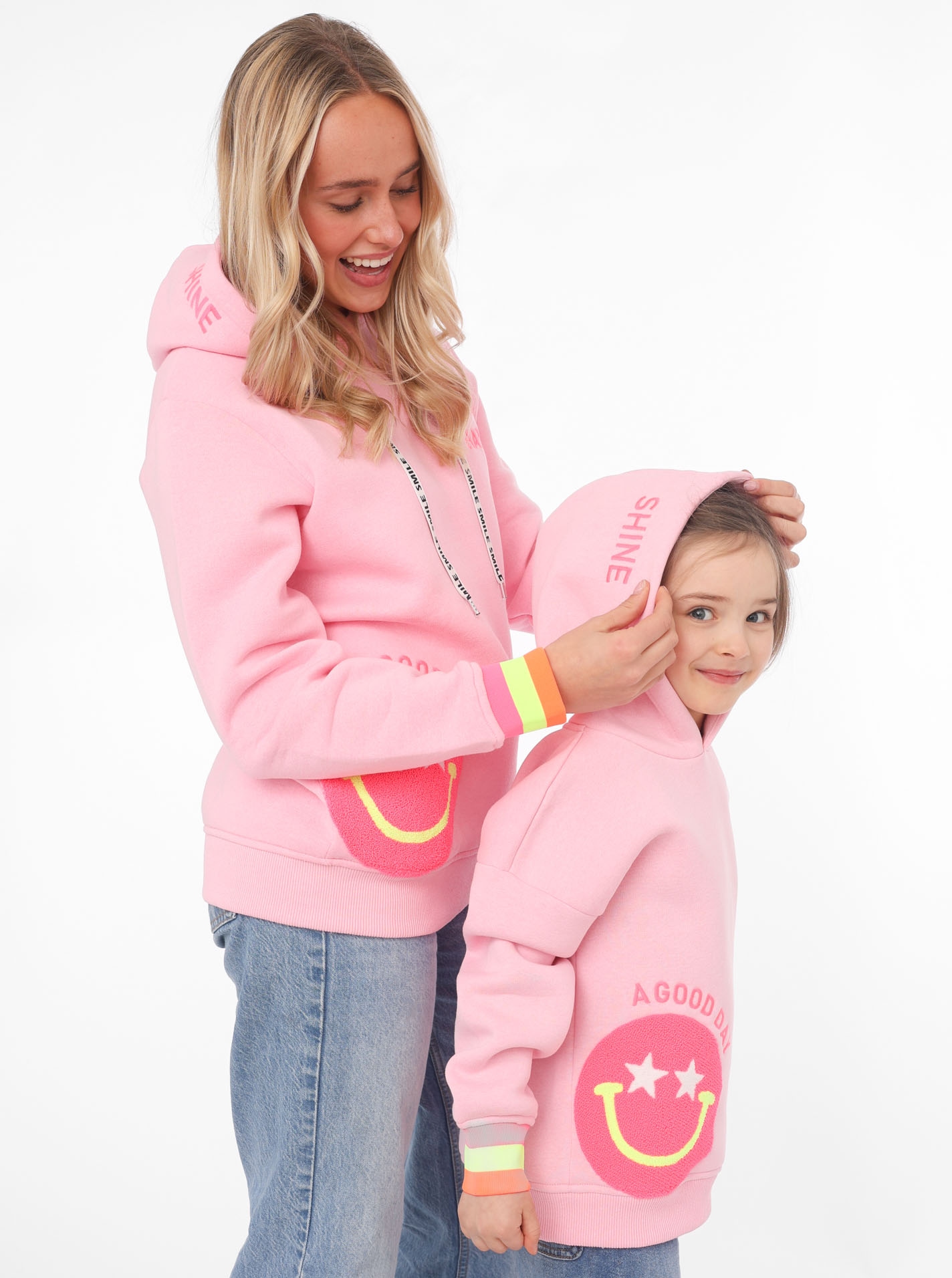 Zwillingsherz Hoodie »Always Happy«, mit Smiley Aufdruck aus Frottee und Neon Details