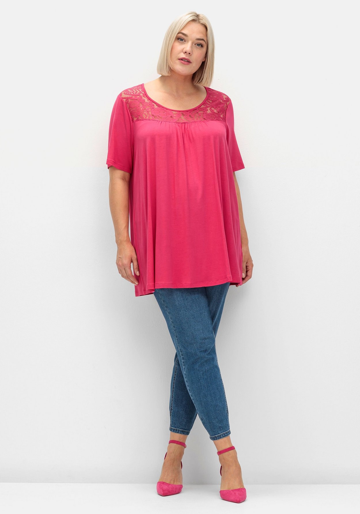 Sheego Longshirt »Longshirt mit Spitzenpasse, in A-Linie«