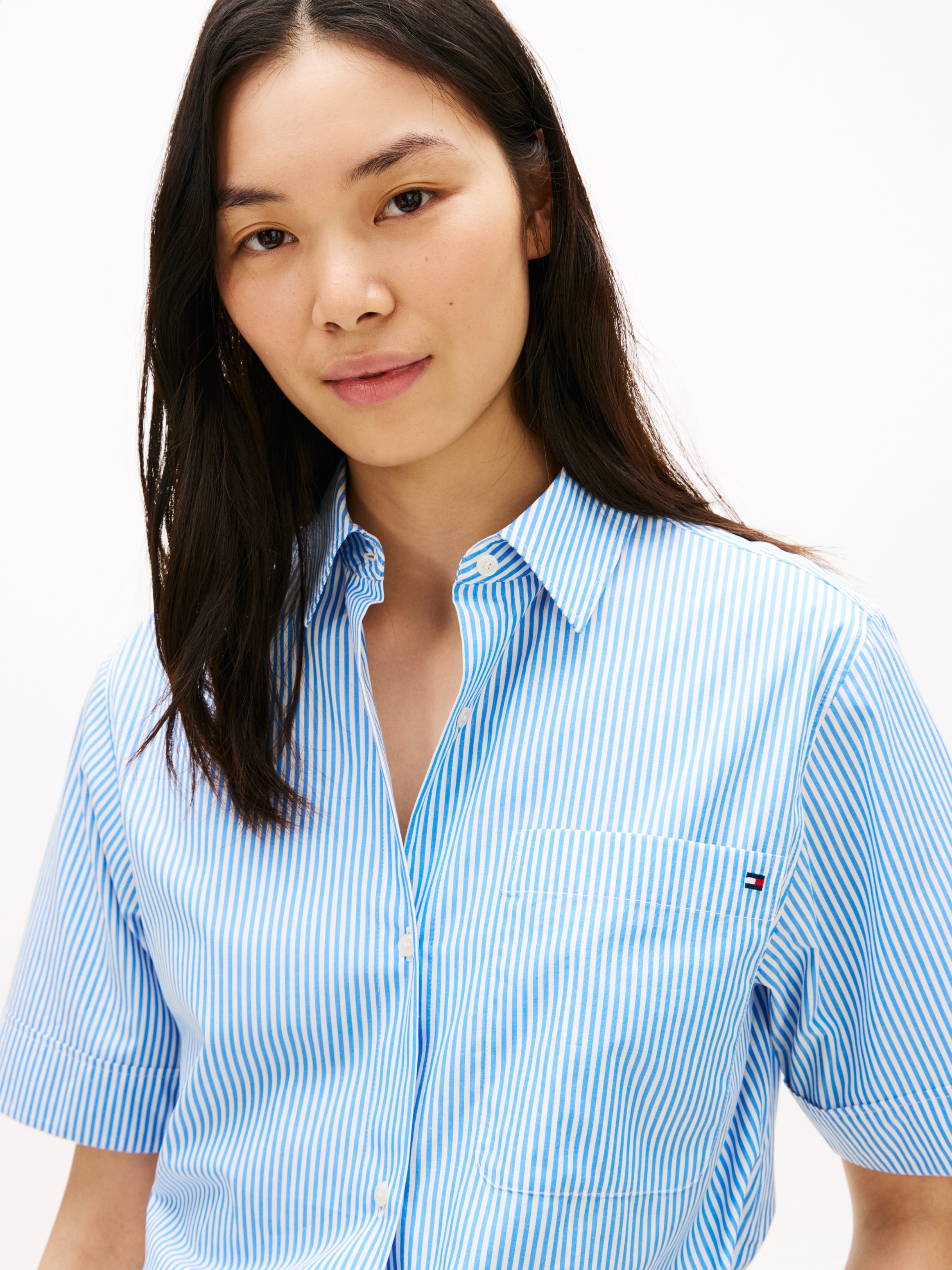 Tommy Hilfiger Kurzarmbluse »ESSENTIAL POPLIN SHORT SLEEVE SHIRTS« mit Hemdkragen, Flag Stickerei auf der Brust