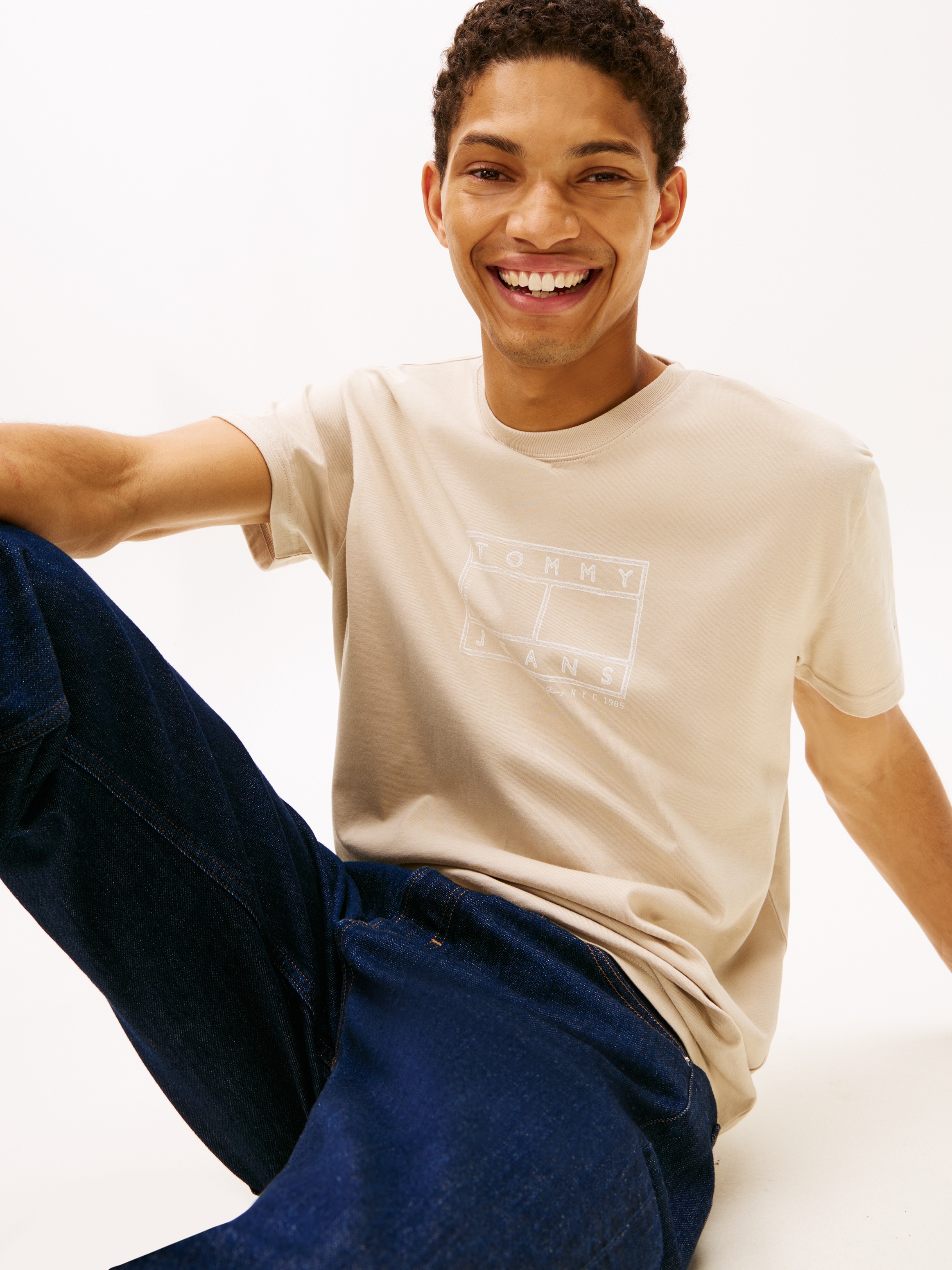 Tommy Jeans T-Shirt »TJM  CENTER FLAG« mit Stempel-Logo, regular fit, Rundhals