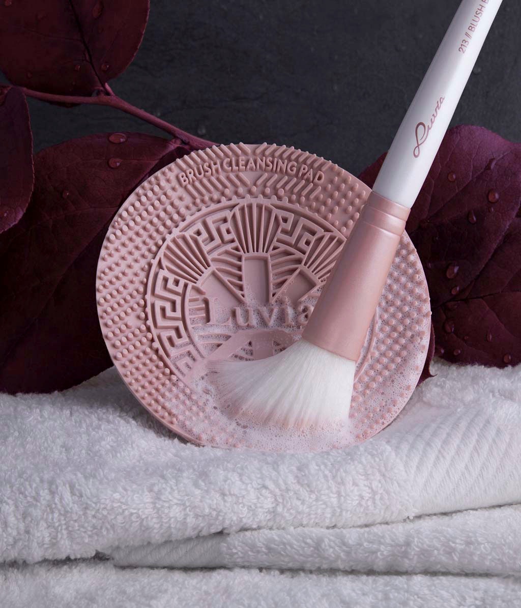 Luvia Cosmetics Kosmetikpinsel-Set »Brush Cleansing Pad - Black«, Design für wassersparende Reinigung; passt bequem in jede Hand.
