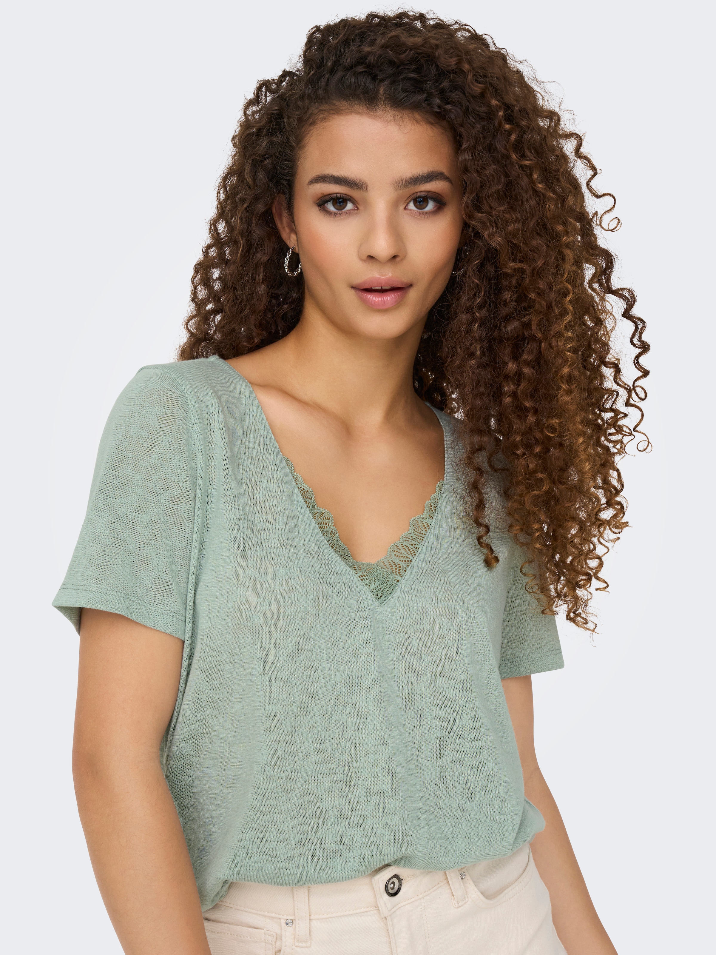 ONLY V-Shirt »ONLZOLA LIFE S/S V-NECK LACE TOP JRS«