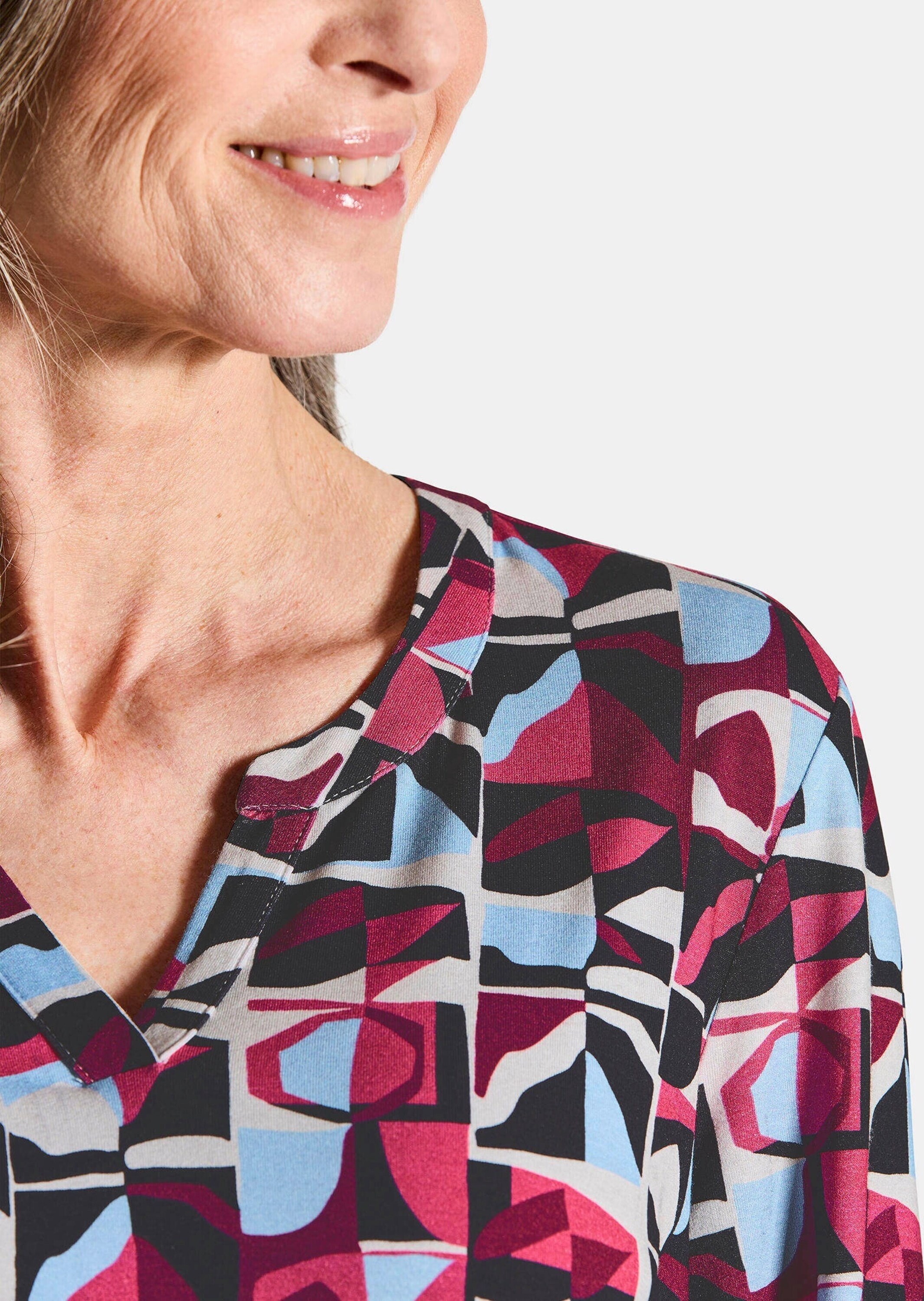 GOLDNER Print-Shirt »Kurzgröße Druckshirt aus Viskose mit Rundhals« Grafisches Dessin