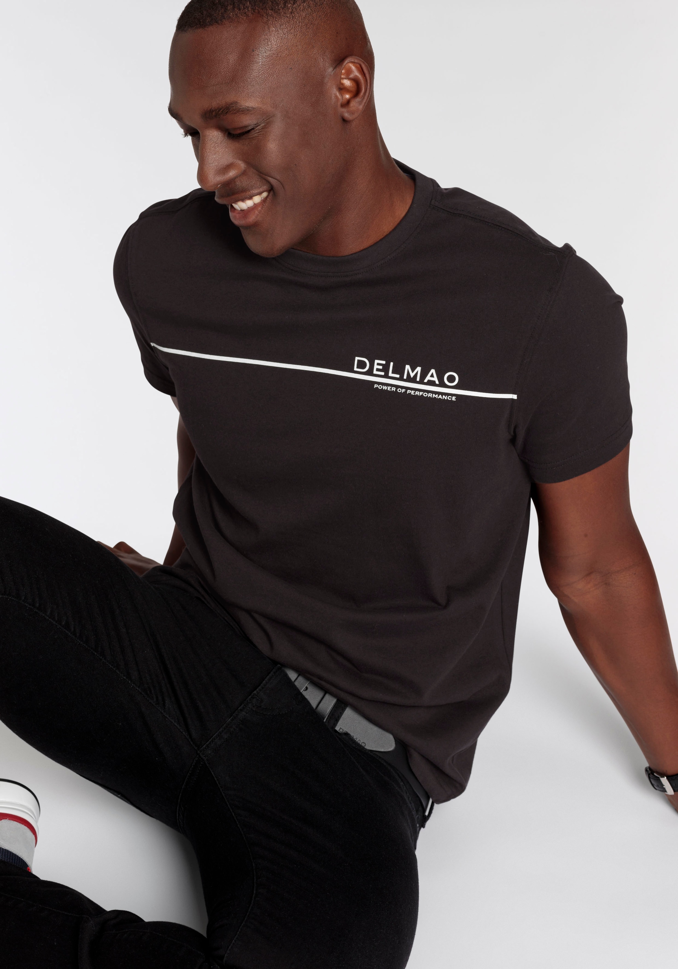 DELMAO T-Shirt, Kurzarm, mit coolem Print, Rundhalsausschnitt, aus 100% Baumwolle