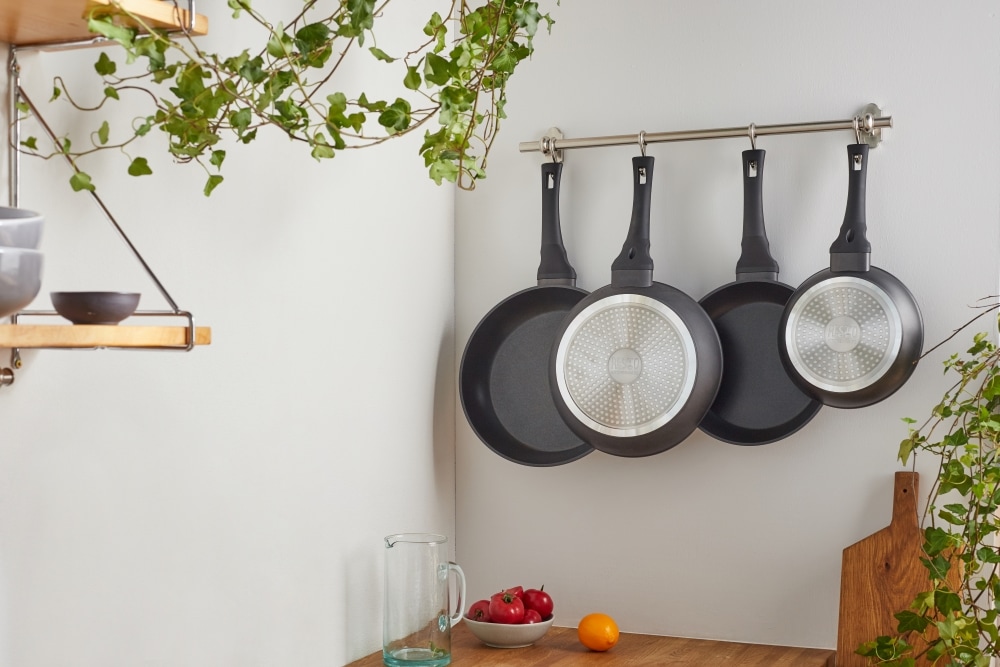 RESTO Kitchenware Pfannen-Set »Sagitta, antihaftbeschichtet und spülmaschinenfest« Aluminium Set, 1x Bratpfanne Ø 20, 1x Bratpfanne Ø 24, 1x Bratpfanne Ø 28, 3 Stk. tlg. für alle Herdarten geeignet, auch Induktion