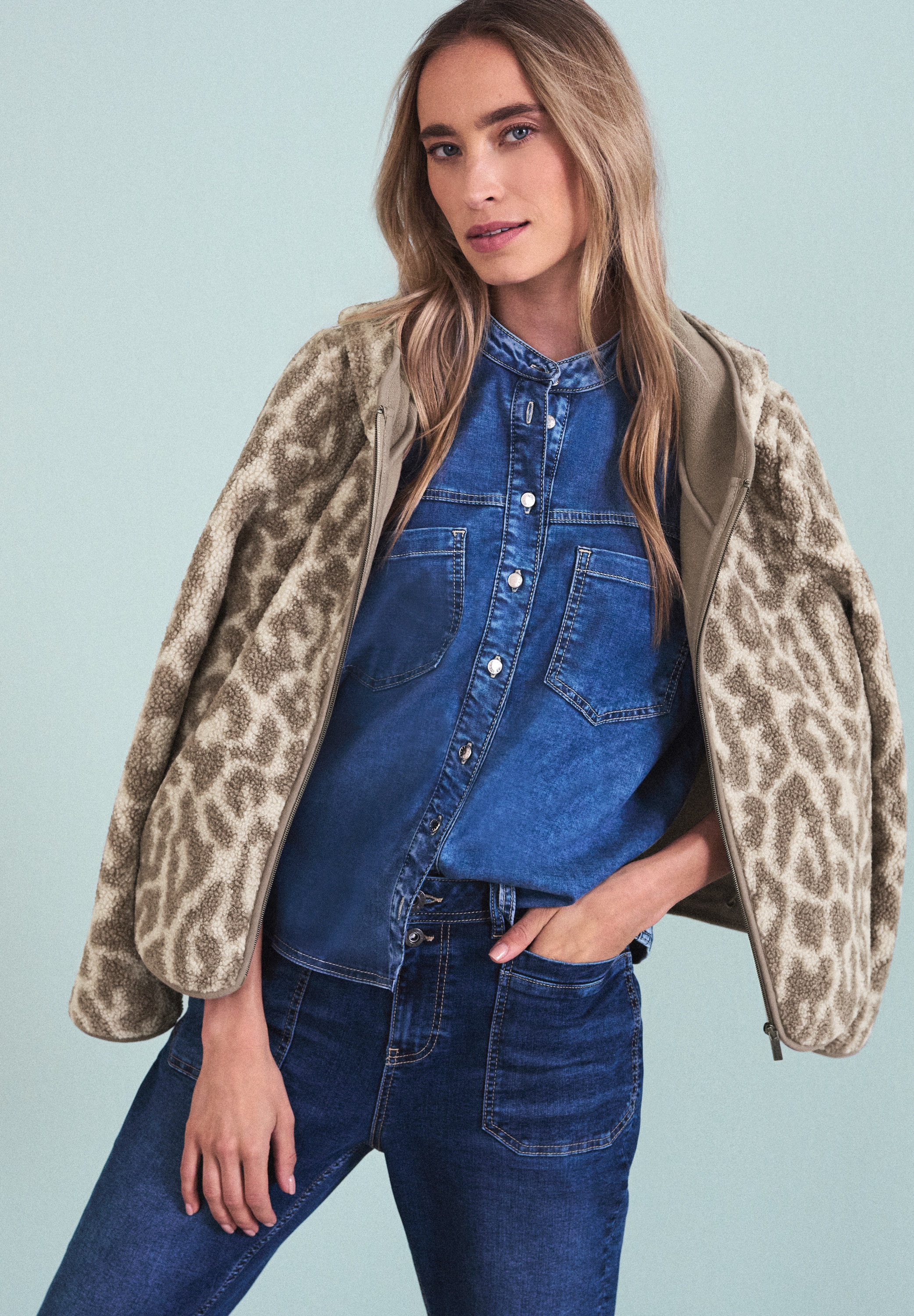 STREET ONE Kapuzenfleecejacke mit Kapuze mit Kapuze und Leo-Allover-Print