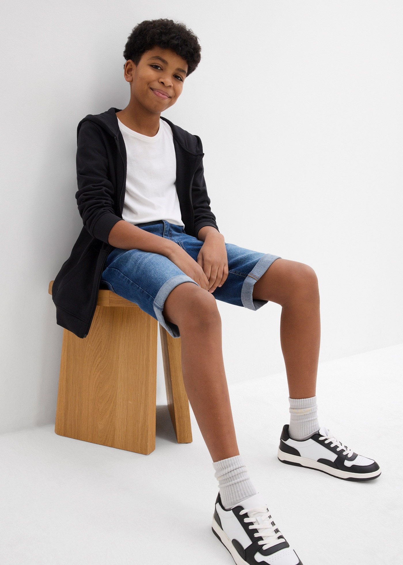 bonprix Bermudas  aus Stretch-Material, Slim fit Passform, verstellbarer Taillenbund