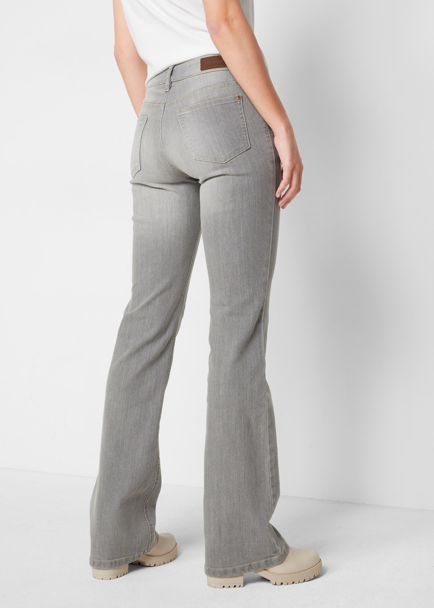 bonprix Bootcut-Jeans »Bootcut Jeans Mid Waist, Komfort-Stretch« Slim Fit Passform, aus Baumwollmischung mit Stretch-Anteil