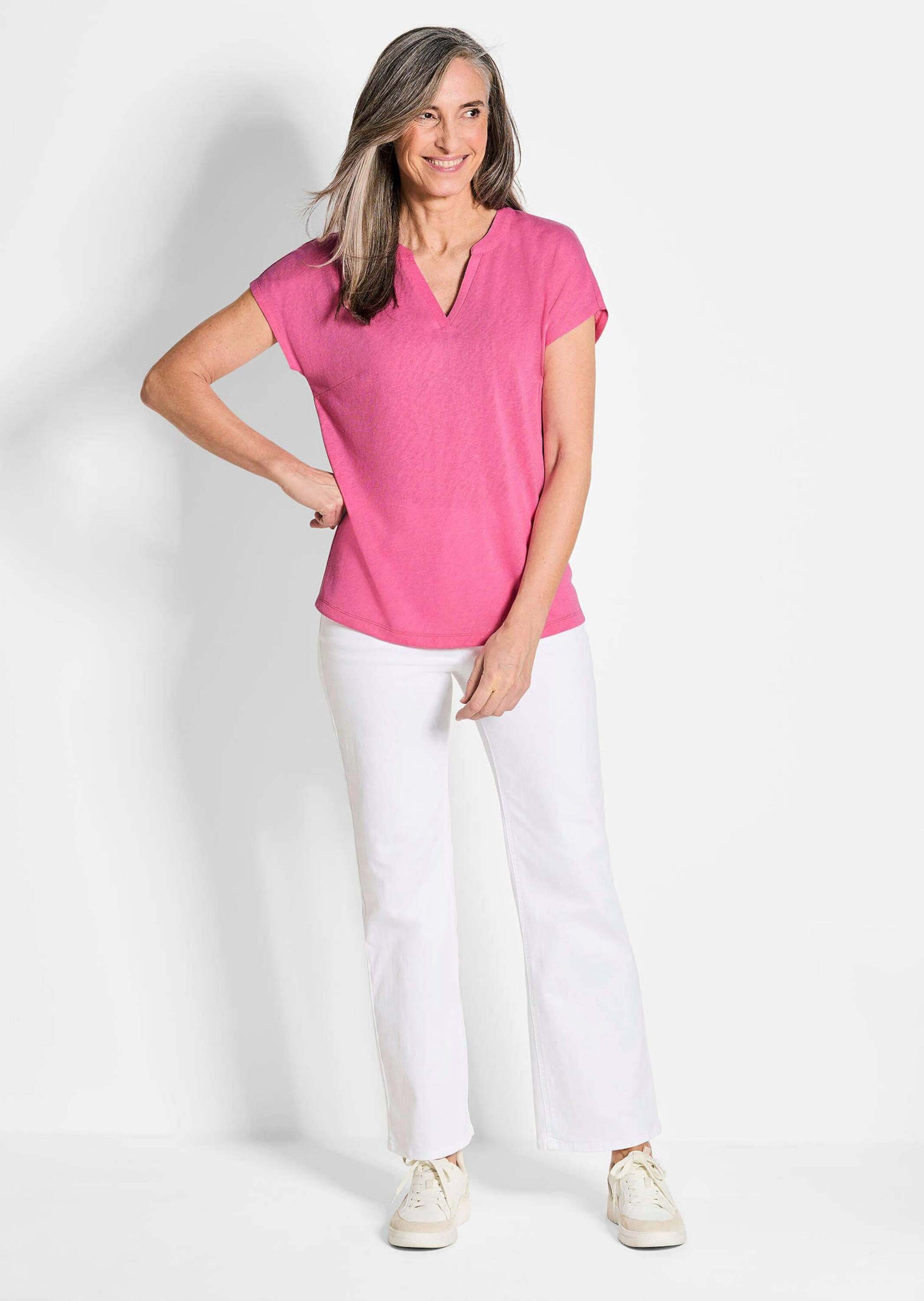 GOLDNER Kurzarmshirt »Luftiges Basicshirt mit V-Ausschnitt« Flammen-Optik