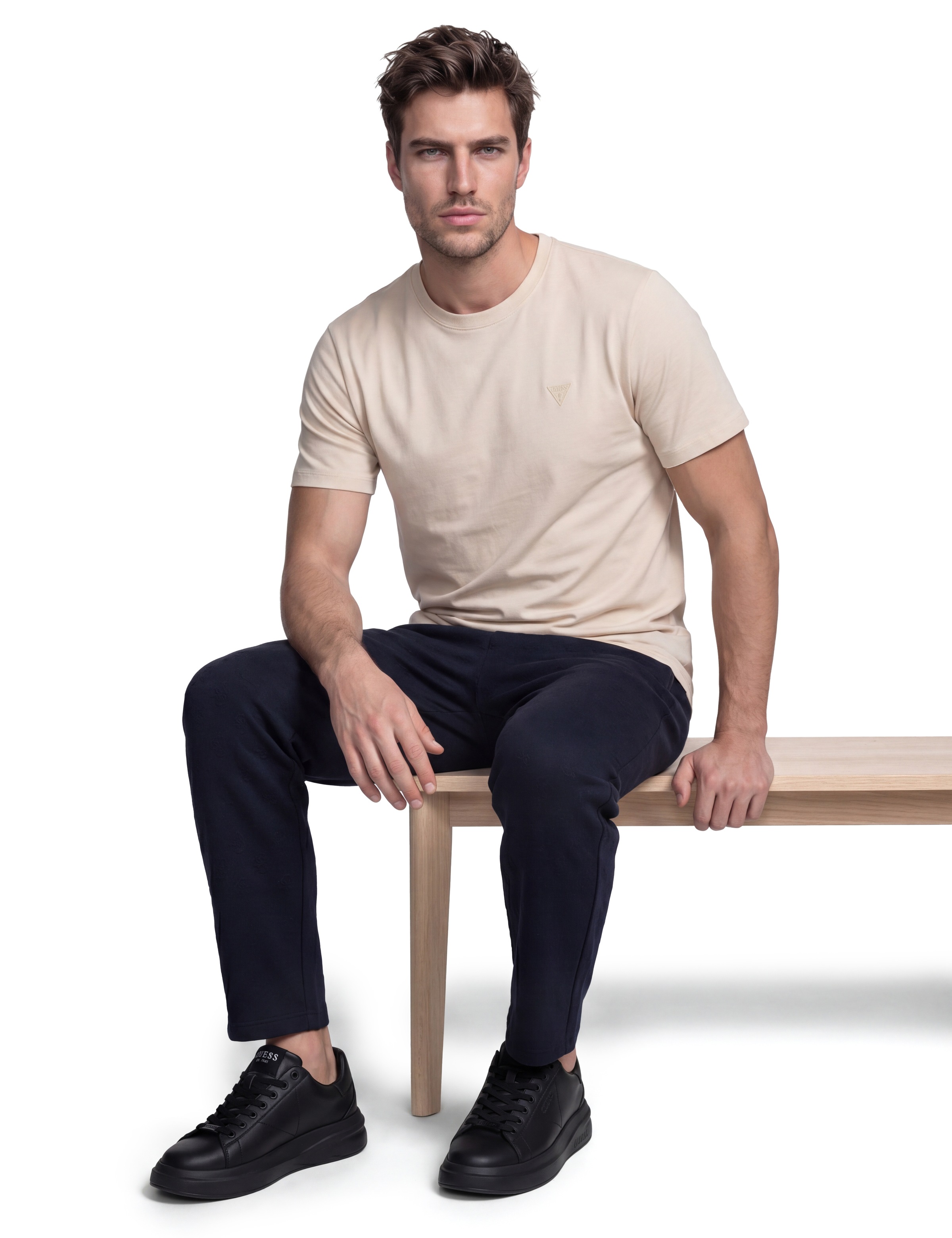 Guess T-Shirt »HEDLEY« Regular Fit, Rundhalsausschnitt