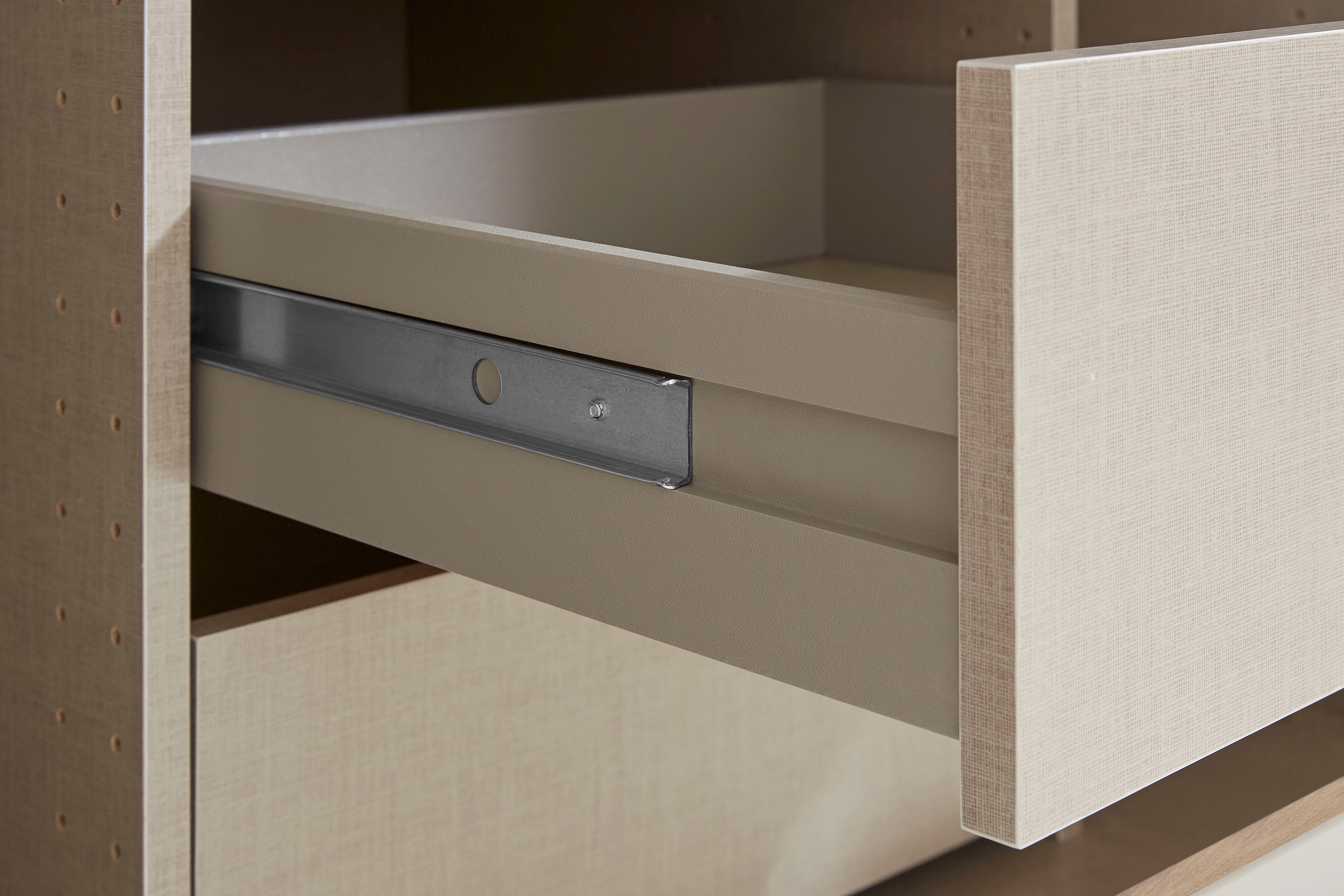 rauch Drehtürenschrank »Kleiderschrank Schrank Garderobe TOPSELLER OTELI inkl. Inneneinteilung«, (erhältlich in Breiten 91-360 cm, ab Breite 136cm inkl. Innenschubladen), mit zusätzlichen Einlegeböden, optional mit Spiegel MADE IN GERMANY