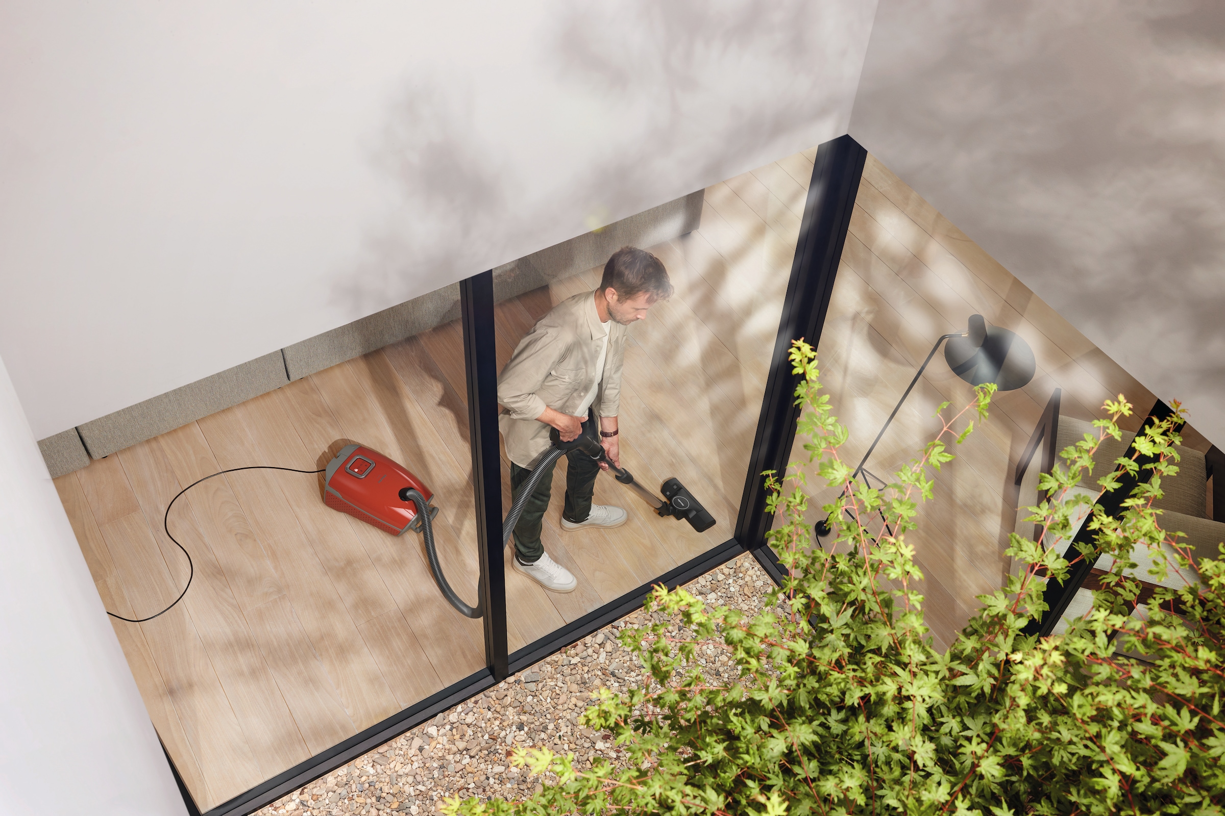 Miele Bodenstaubsauger »Guard L1 mit ComfortFit, Nachfolger Complete C3, 12m Aktionsradius« 890 W mit Beutel Leistungsstark, Premium Design, komfortable Reinigung mit 2in1 Düse