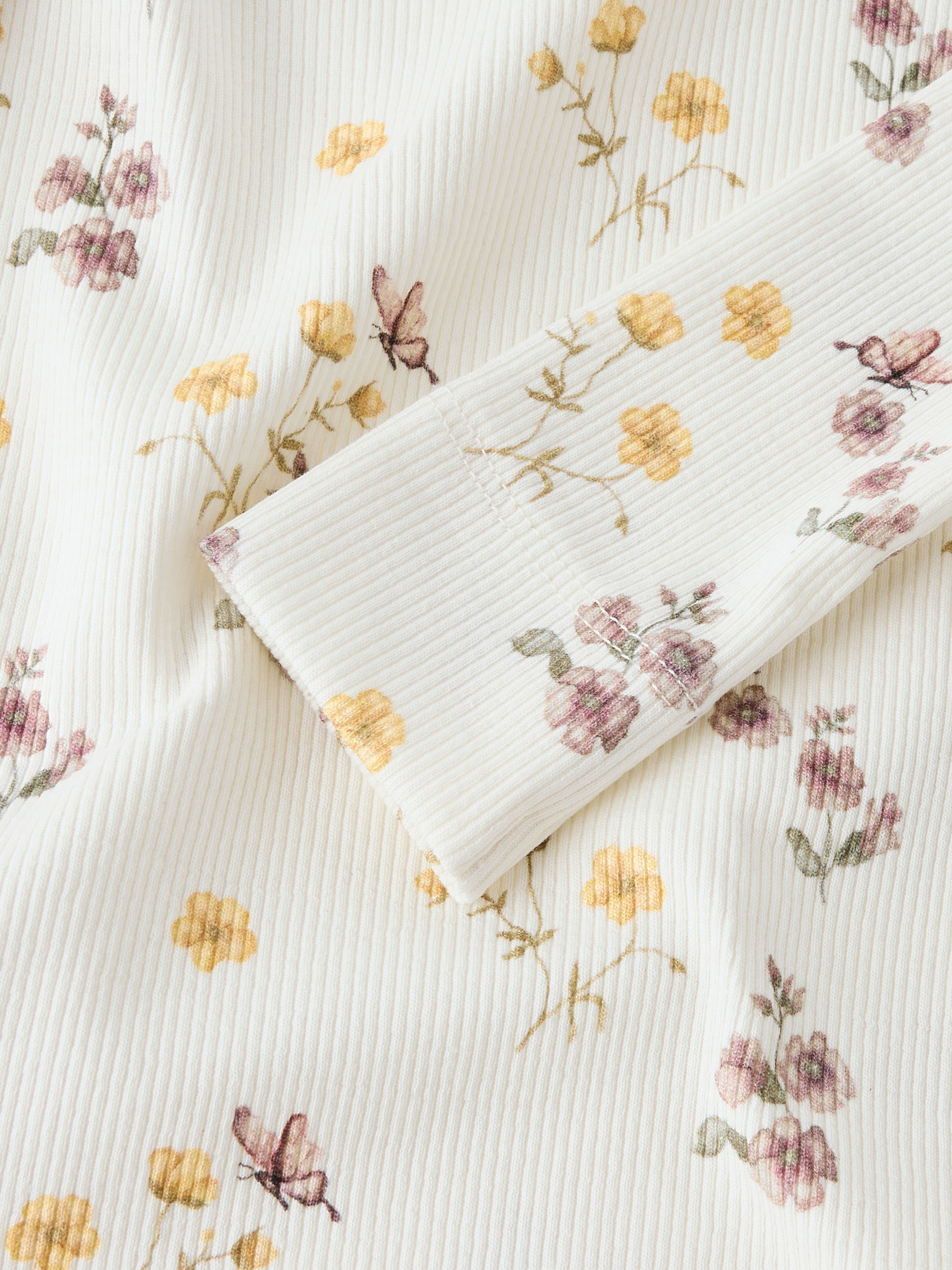 Lil' Atelier Langarmshirt »NMFGAVO EKO LS SLIM TOP LIL NOOS« mit Rüschen, weiche Jersey Rippqualität, Slim Fit